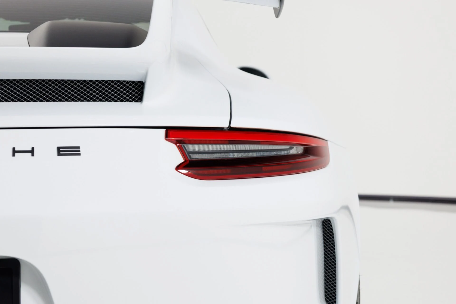 mph073_148504169_Used_2018_Porsche_911_GT_3_1782317515_f9eacc425b