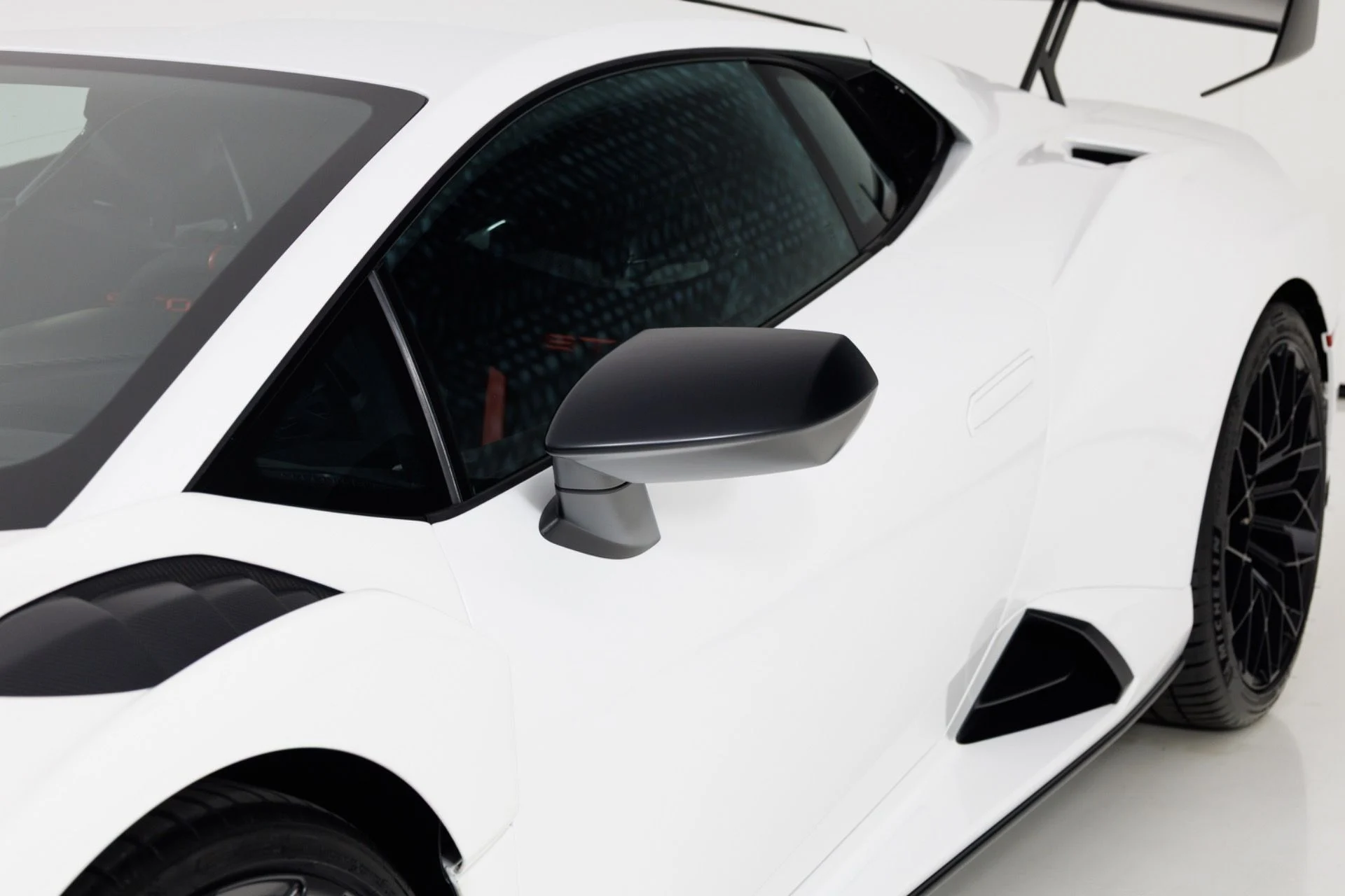 mph073_1544887308_Used_2021_Lamborghini_Huracan_STO_1789754438_4c505f163e
