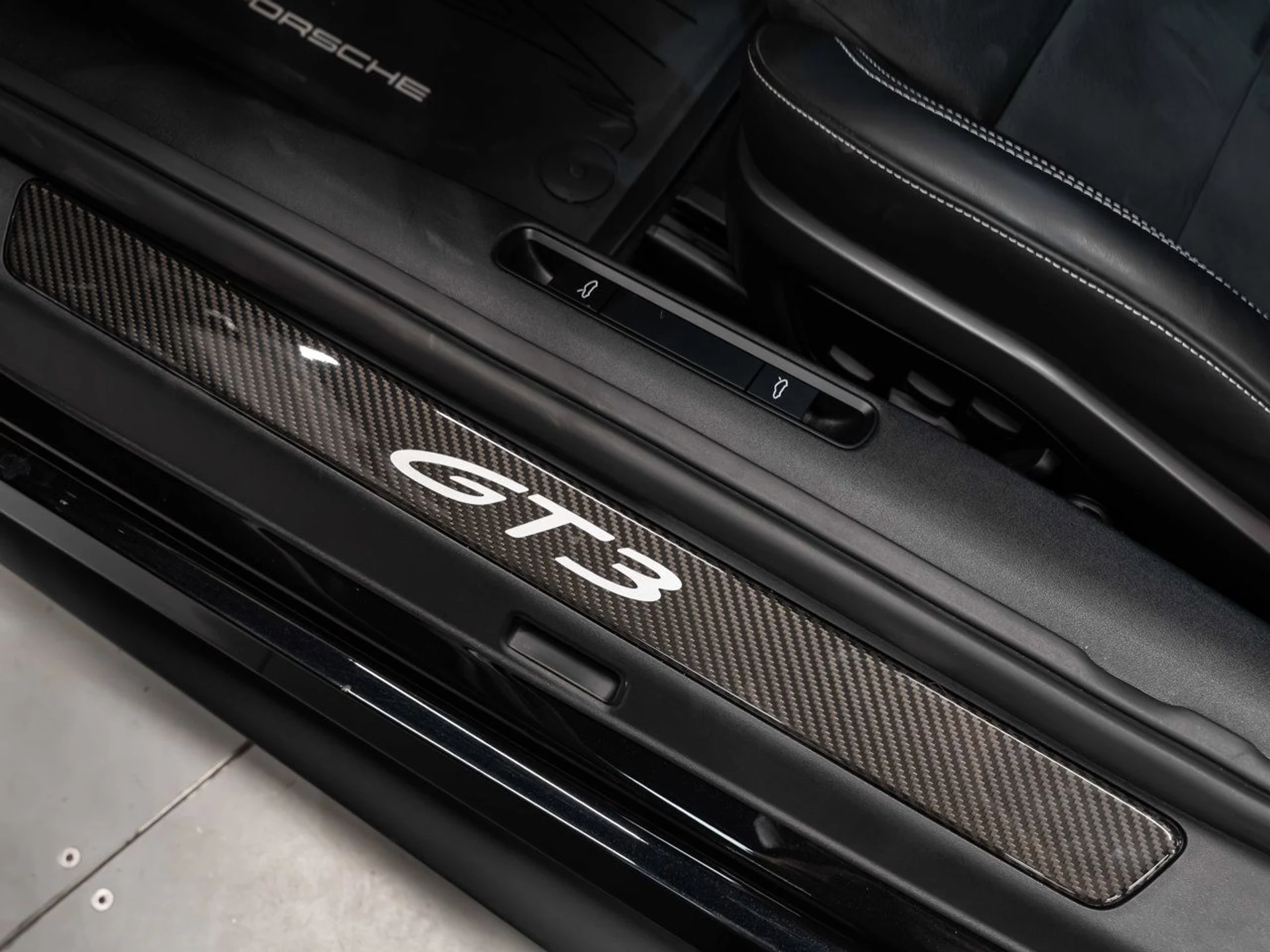 mph073_1729278717_porsche_911_2022_e3e51eb931