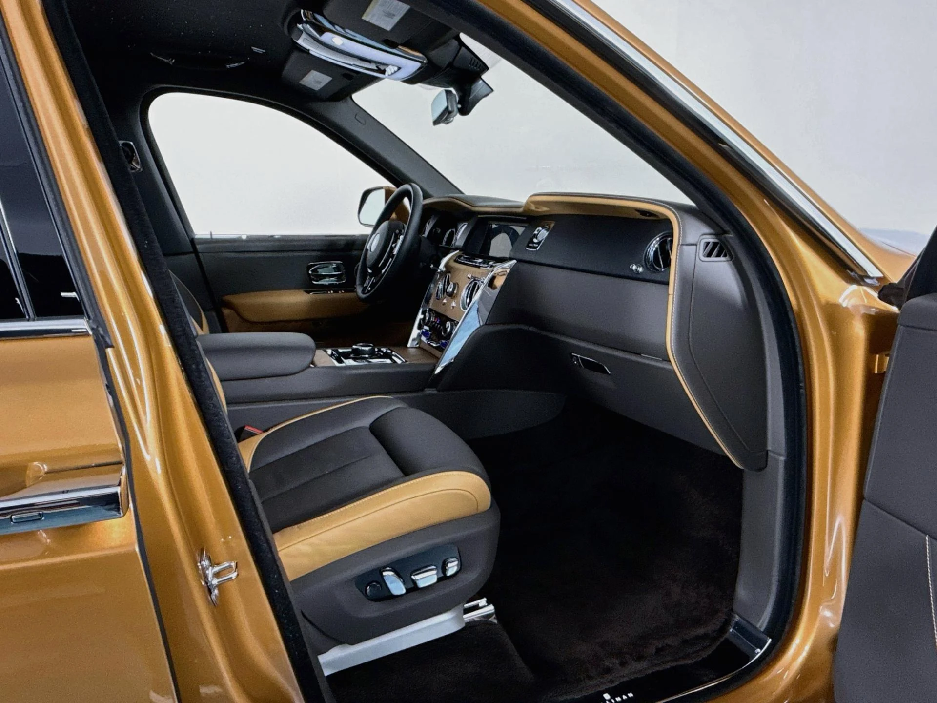 mph073_1757487201_Used_2023_Rolls_Royce_Cullinan_1790282035_c09d9a3ff4