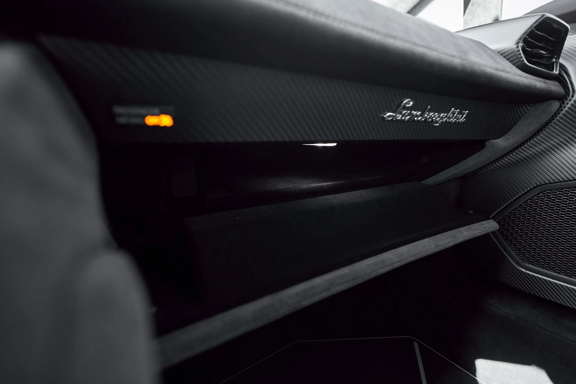 mph073_1762716793_Used_2023_Lamborghini_Huracan_Base_1764123682_8c95820b88