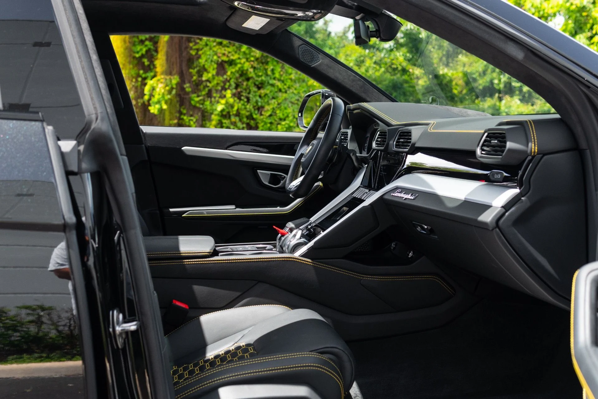 mph073_1798268998_Used_2022_Lamborghini_Urus_1776127481_75dee5fcdd