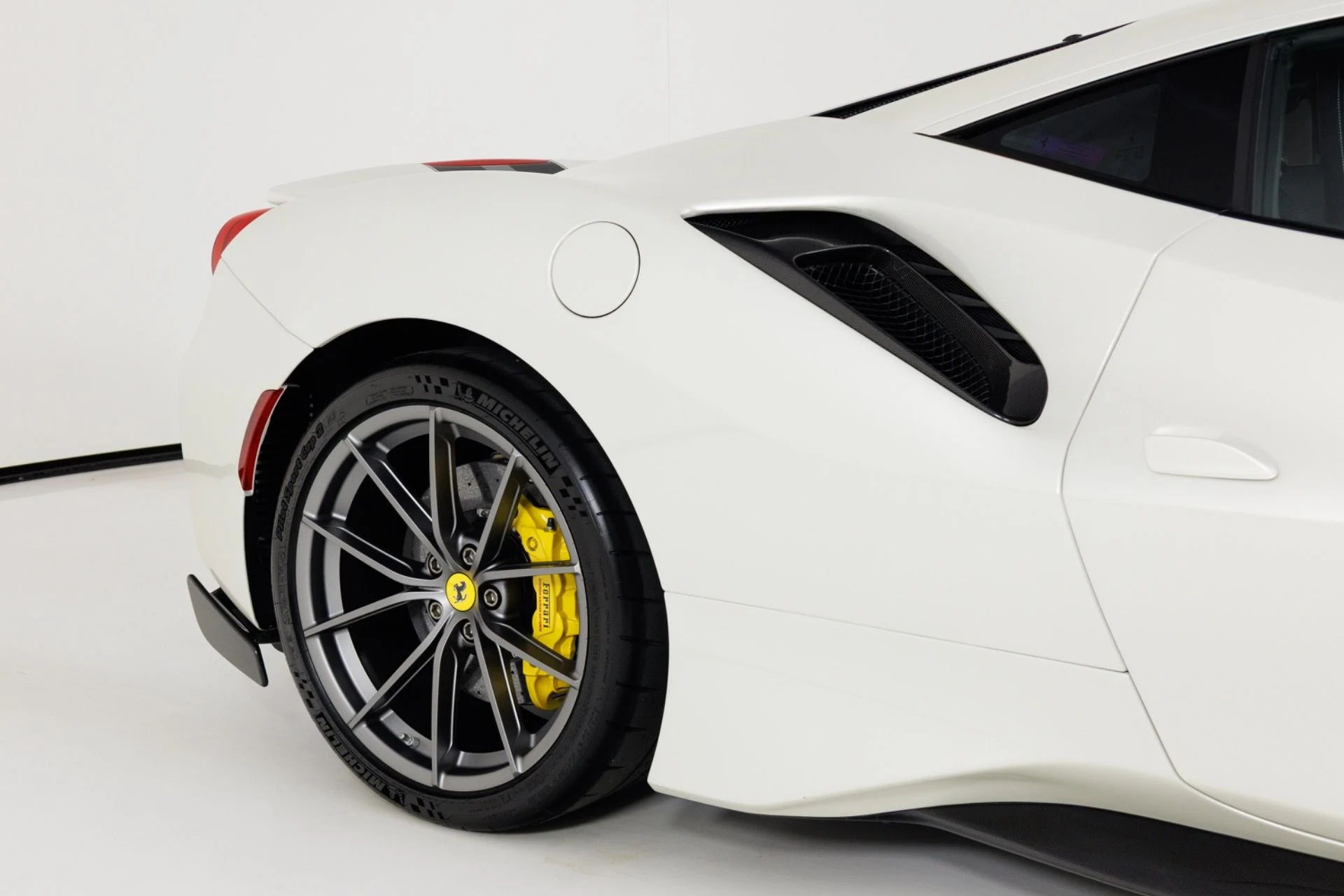 mph073_1978607733_Used_2020_Ferrari_488_Pista_1791475678_81923b7c2a