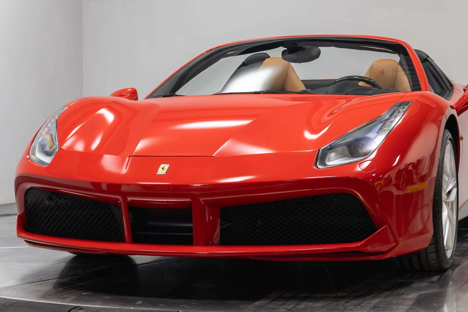 mph073_2007369641_Used_2016_Ferrari_488_Spider_Base_1761761297_48ed51b91e