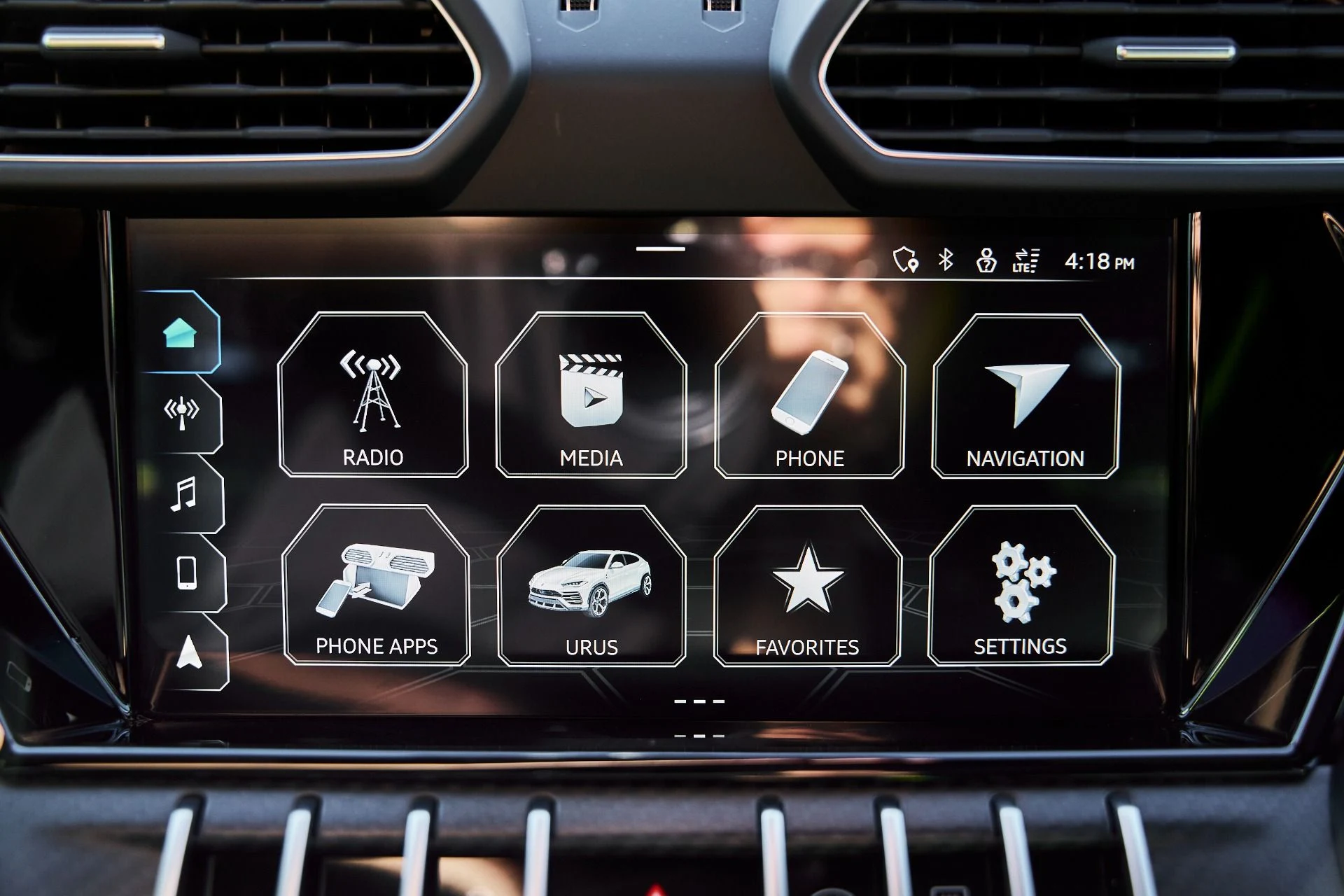 mph073_2052646023_Used_2022_Lamborghini_Urus_1774548706_cfd7bf964b