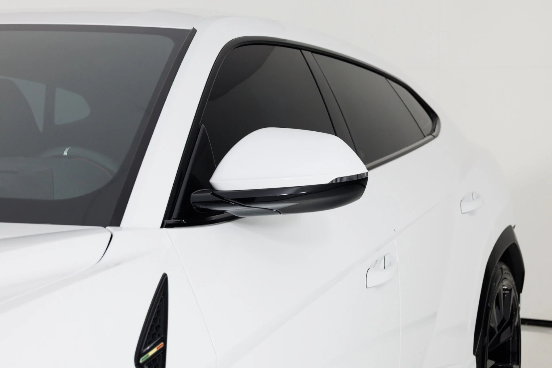 mph073_2053219359_Used_2024_Lamborghini_Urus_S_1788297644_0504295a7c