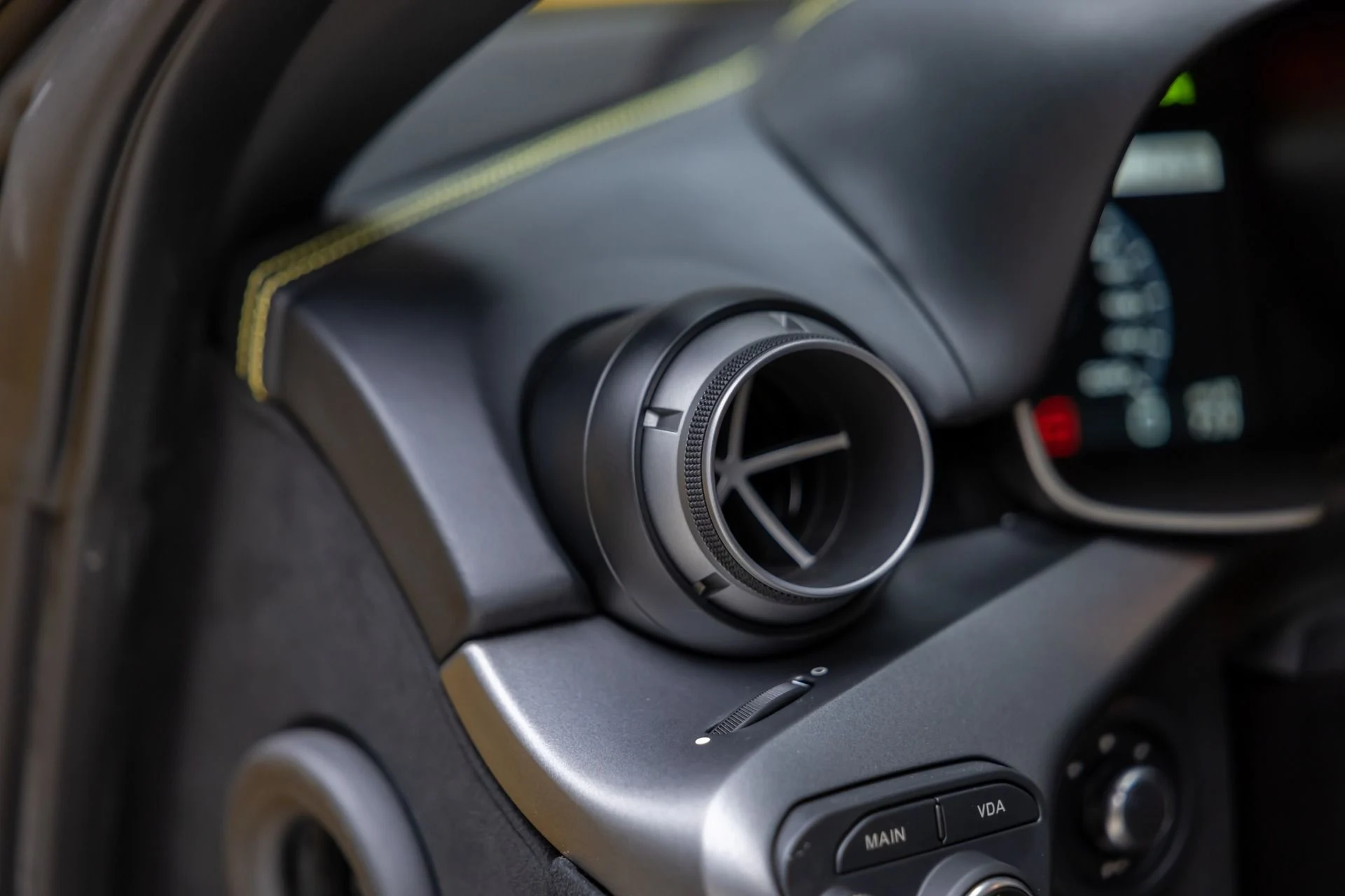 mph073_2064290381_Used_2014_Ferrari_F12berlinetta_1766171664_9ca244d372