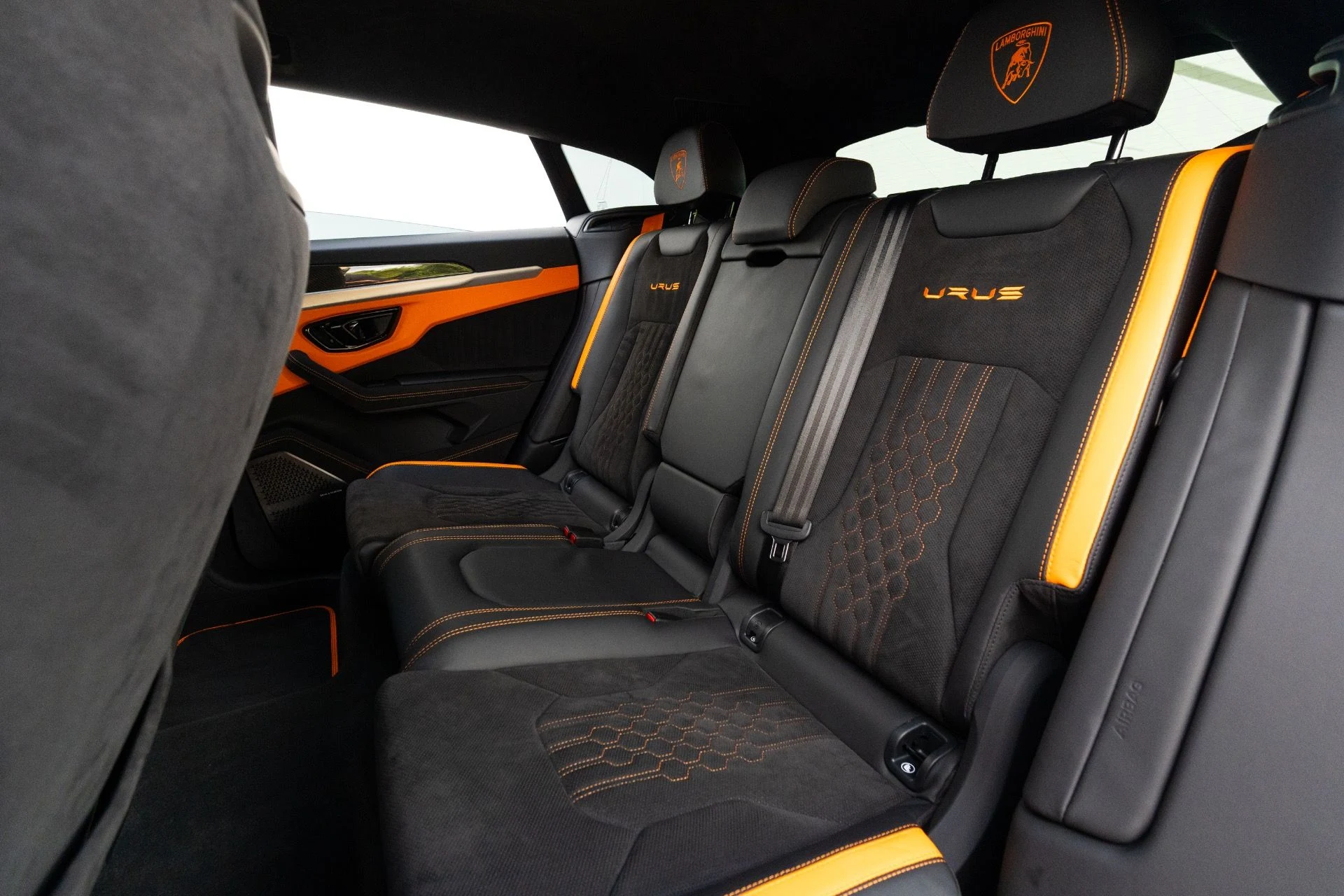 mph073_2073141387_Used_2024_Lamborghini_Urus_S_1773951175_cde8d48ace