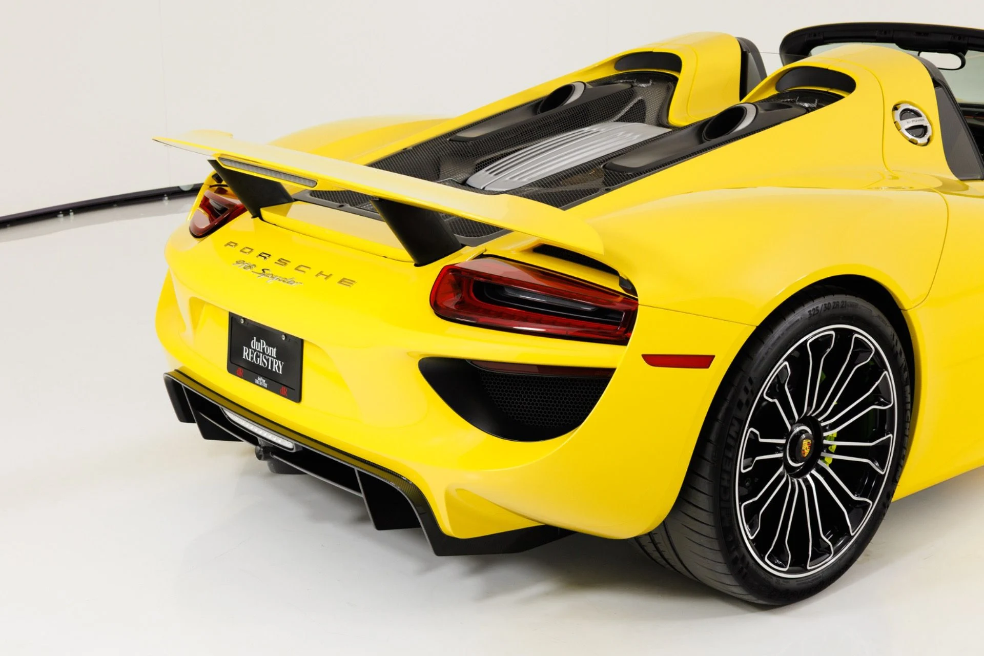 mph073_2088283779_Used_2015_Porsche_918_Spyder_1789427648_085c47052d
