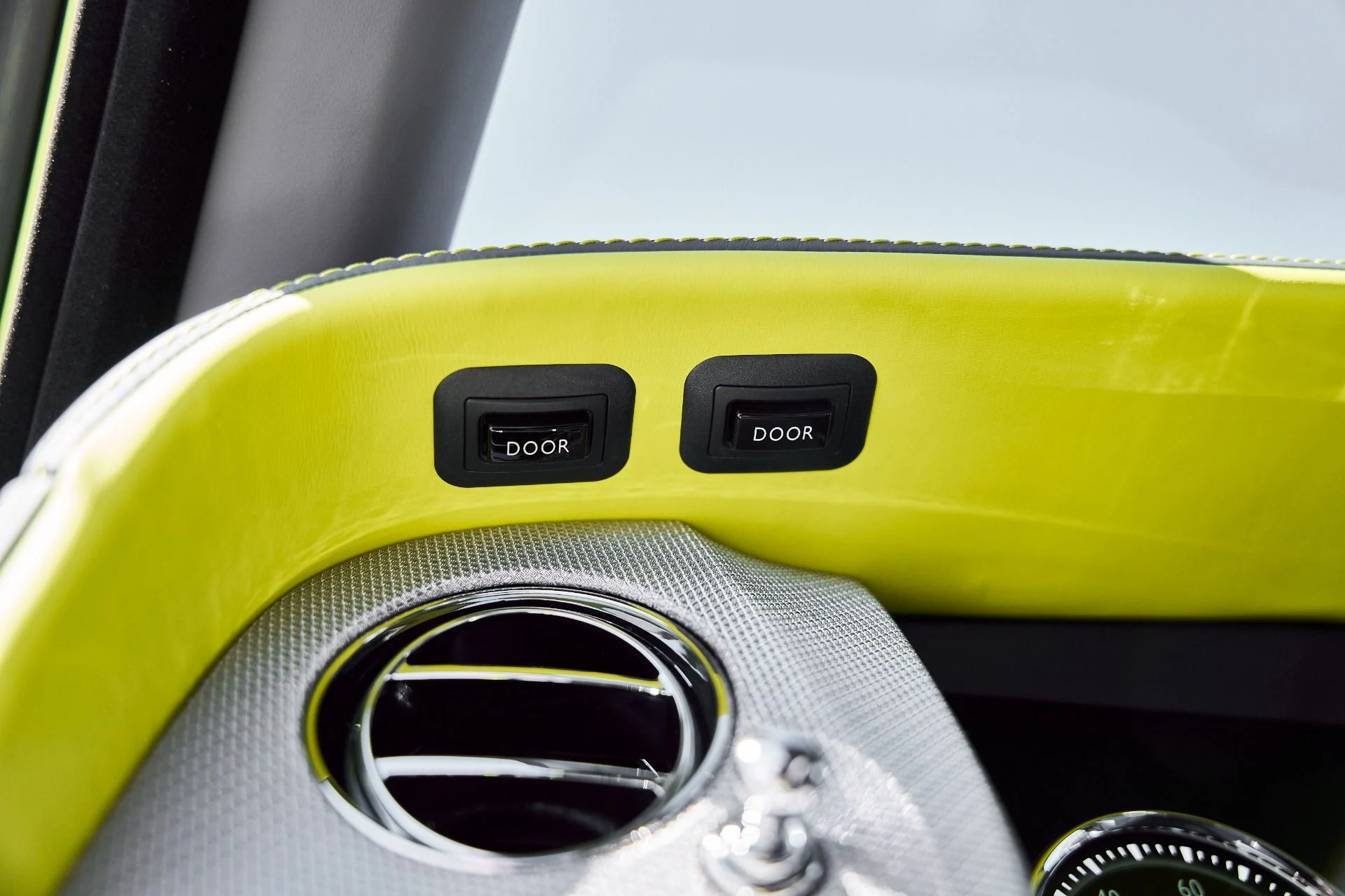 mph073_2092968028_Used_2024_Rolls_Royce_Cullinan_Base_1773162687_88761758ee