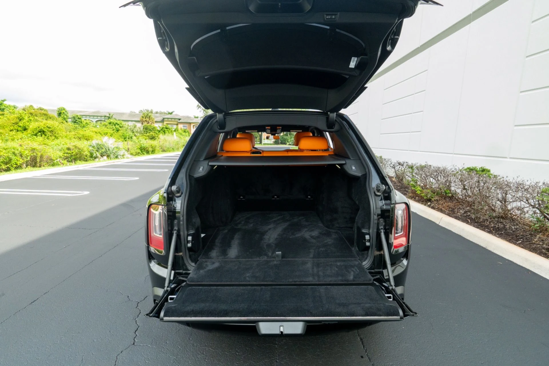 mph073_2113466596_Used_2022_Rolls_Royce_Cullinan_1758567081_35d10e661c