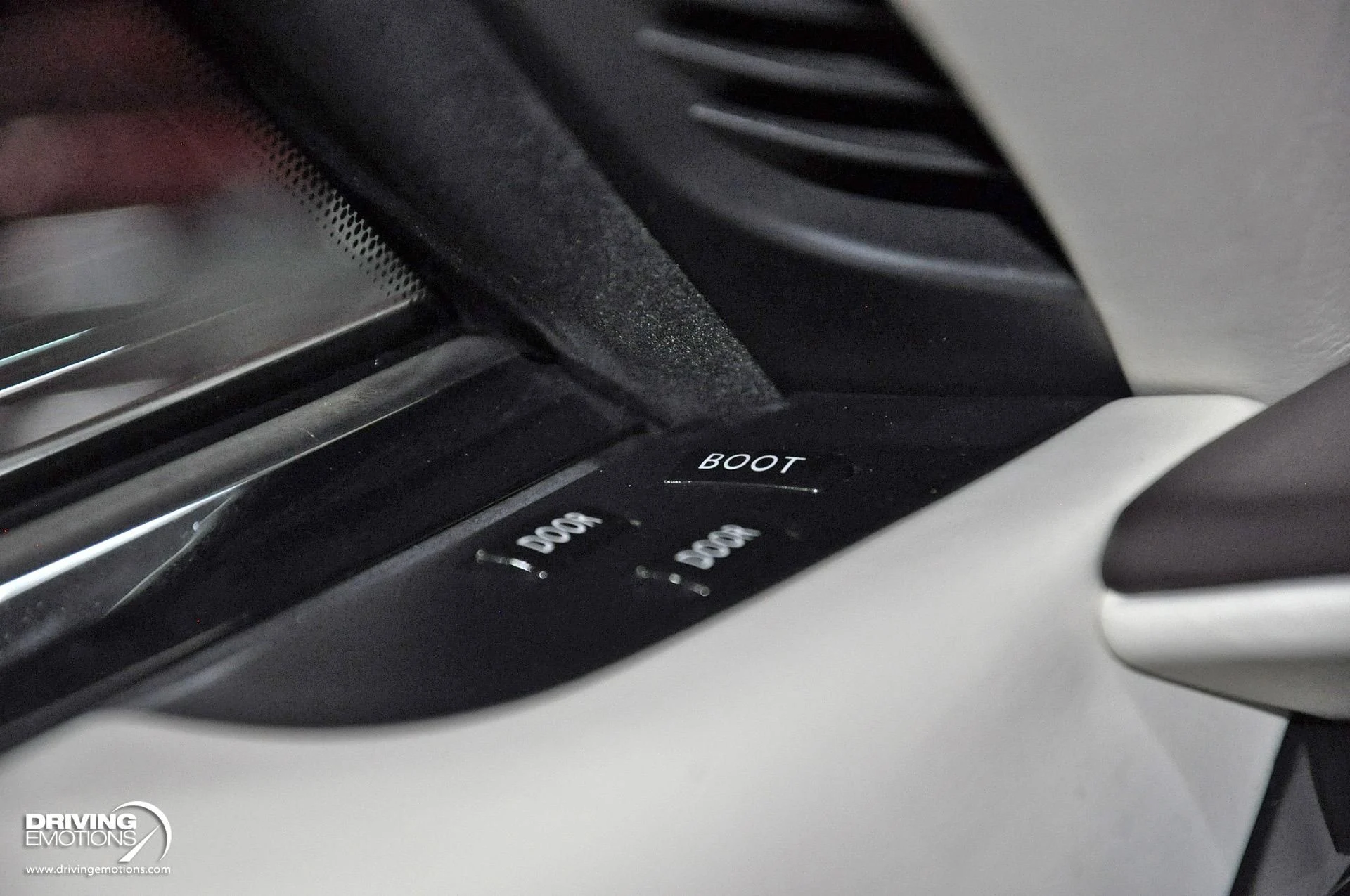 mph073_2141225418_883_p74_l_c7c0fe54fd