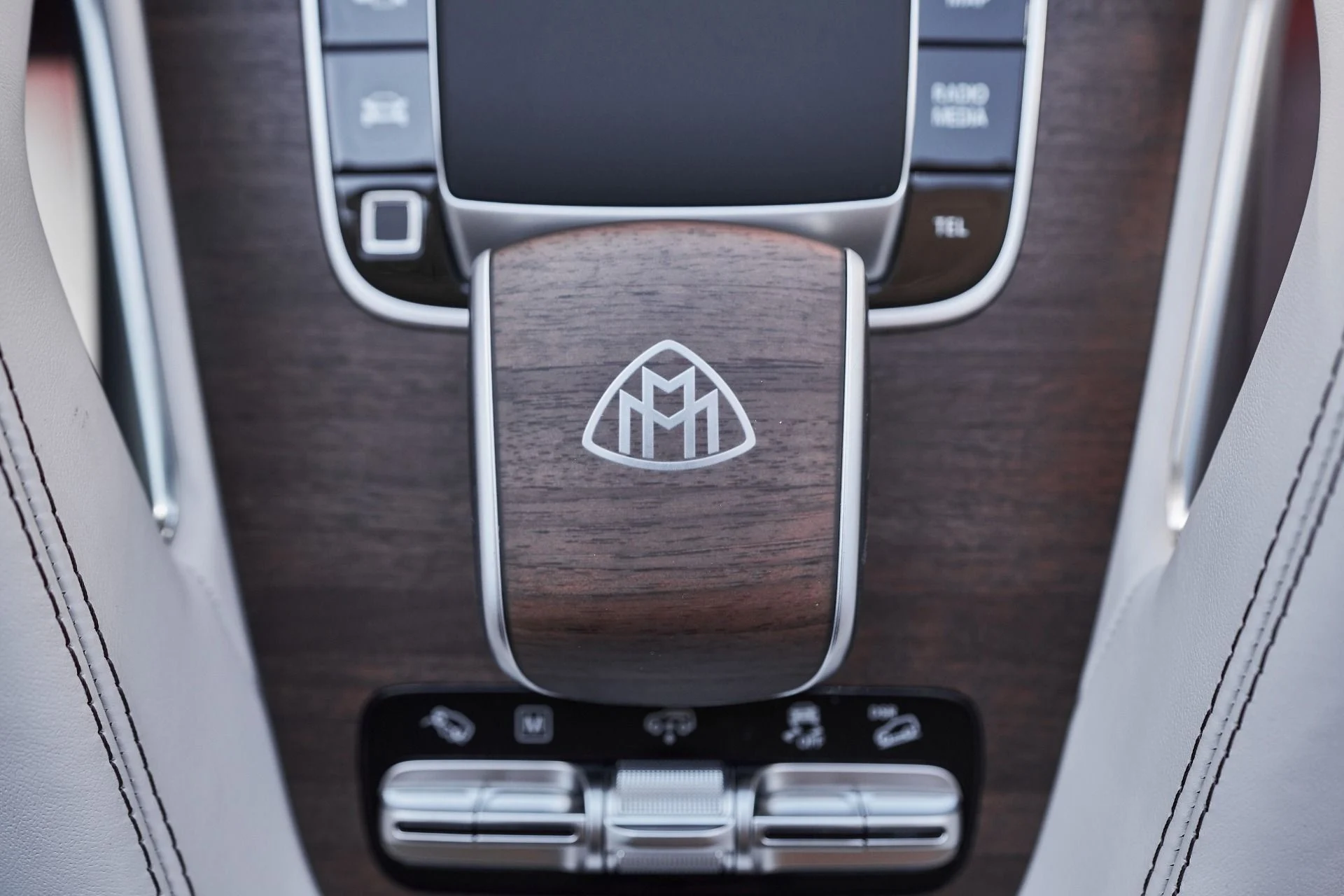 mph073_2153673093_Used_2025_Mercedes_Benz_GLS_Maybach_GLS_600_1759509905_bc323d80de