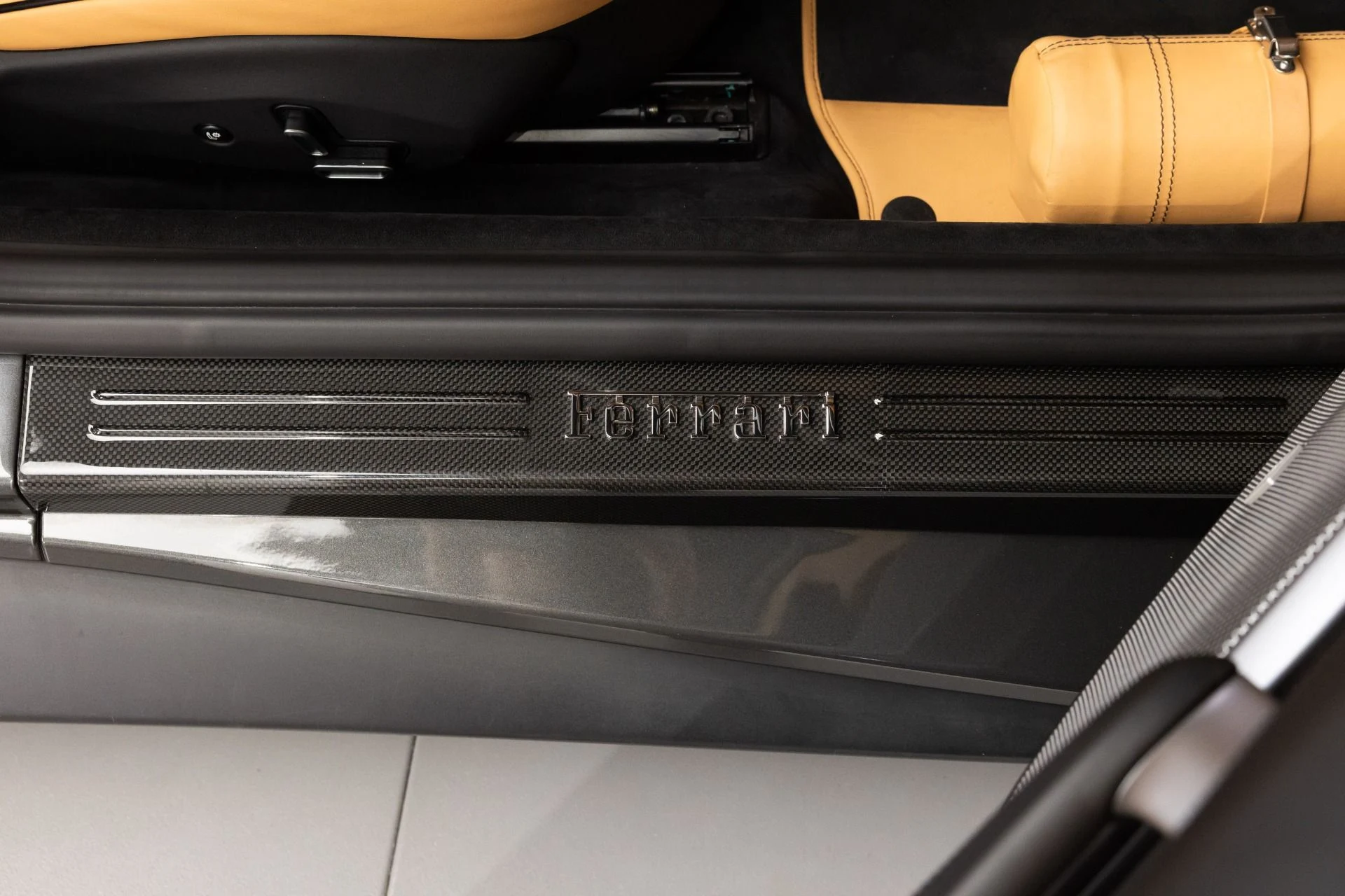 mph073_2167760927_Used_2019_Ferrari_Portofino_1784318320_c2c64c4840