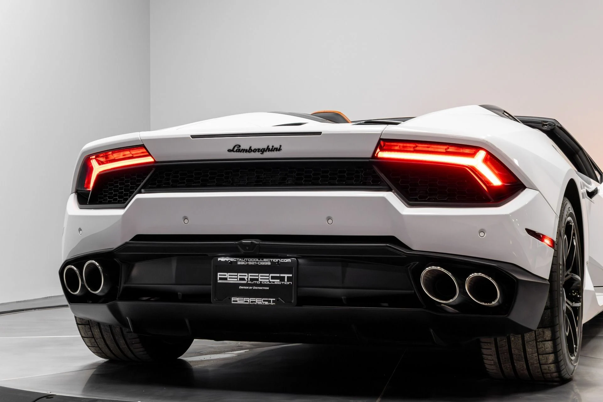 mph073_2345325781_Used_2019_Lamborghini_Huracan_LP_580_2_S_1770412340_3fd07d2f49