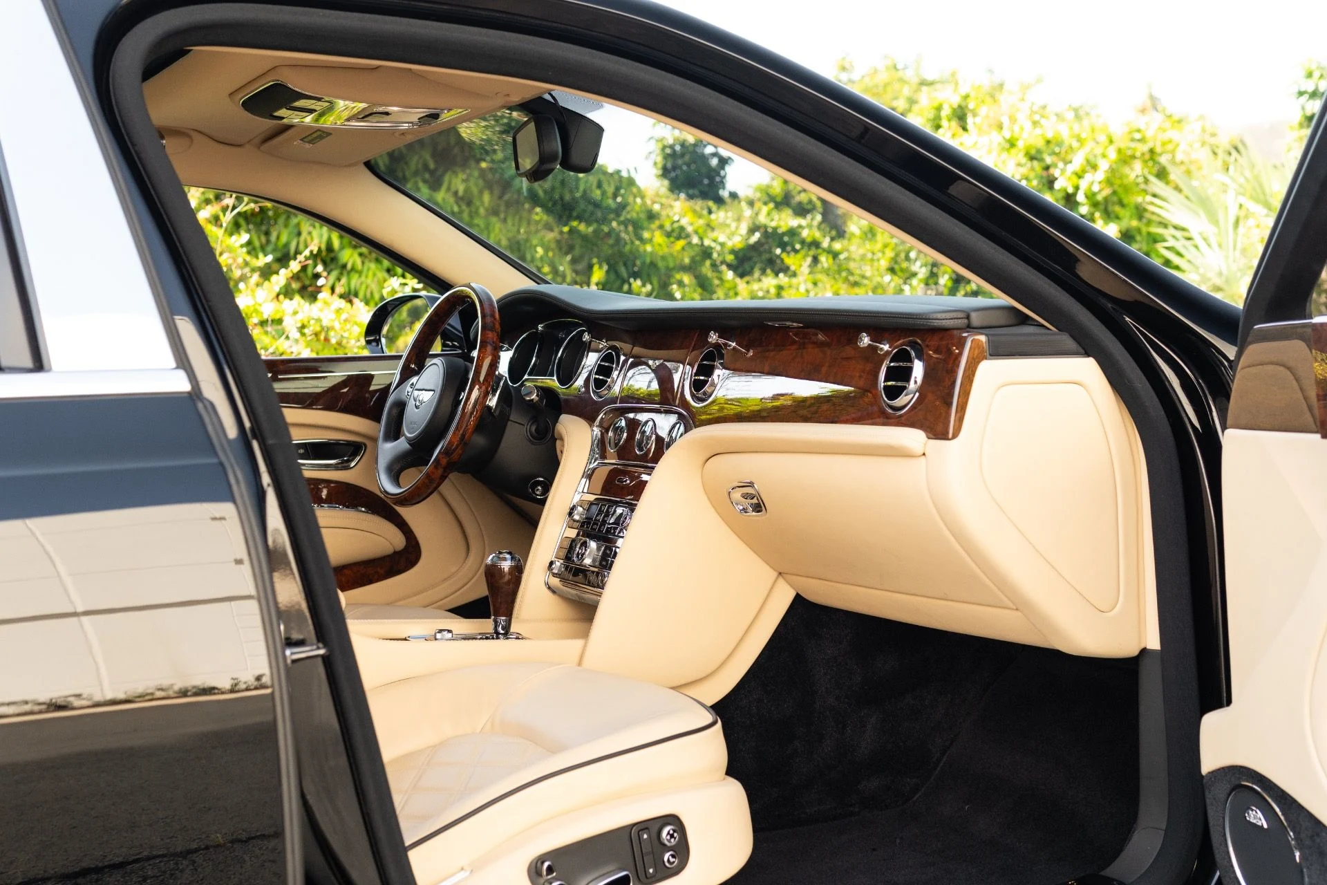 mph073_2374907657_Used_2014_Bentley_Mulsanne_1774576176_1ec3f9af6c