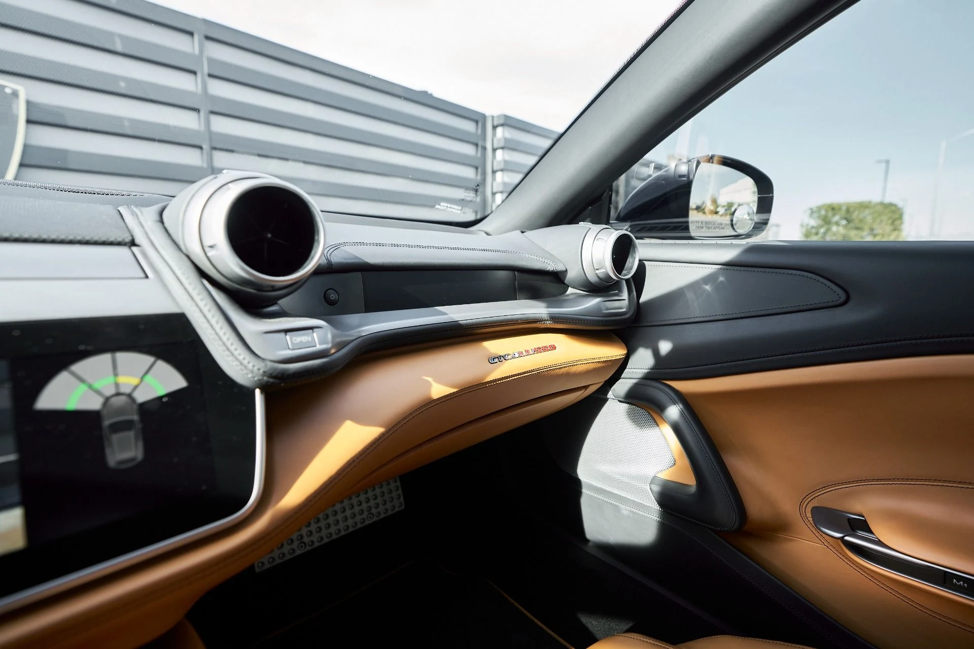 mph073_2436230267_Used_2018_Ferrari_GTC_4_Lusso_V12_1764210264_96c7b3c588