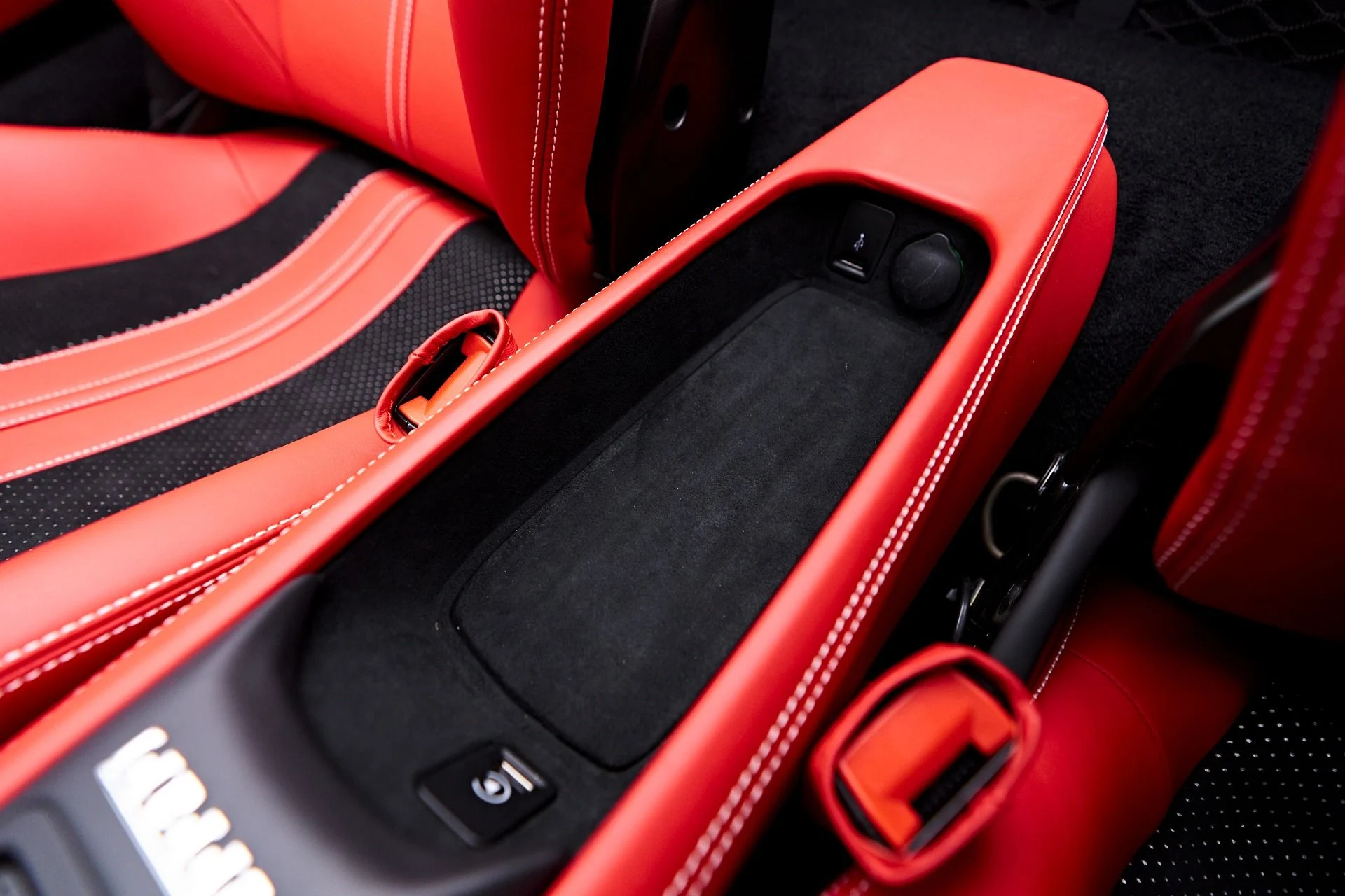 mph073_2441027840_Used_2023_Ferrari_F8_Spider_Base_1753926765_0de228aa29