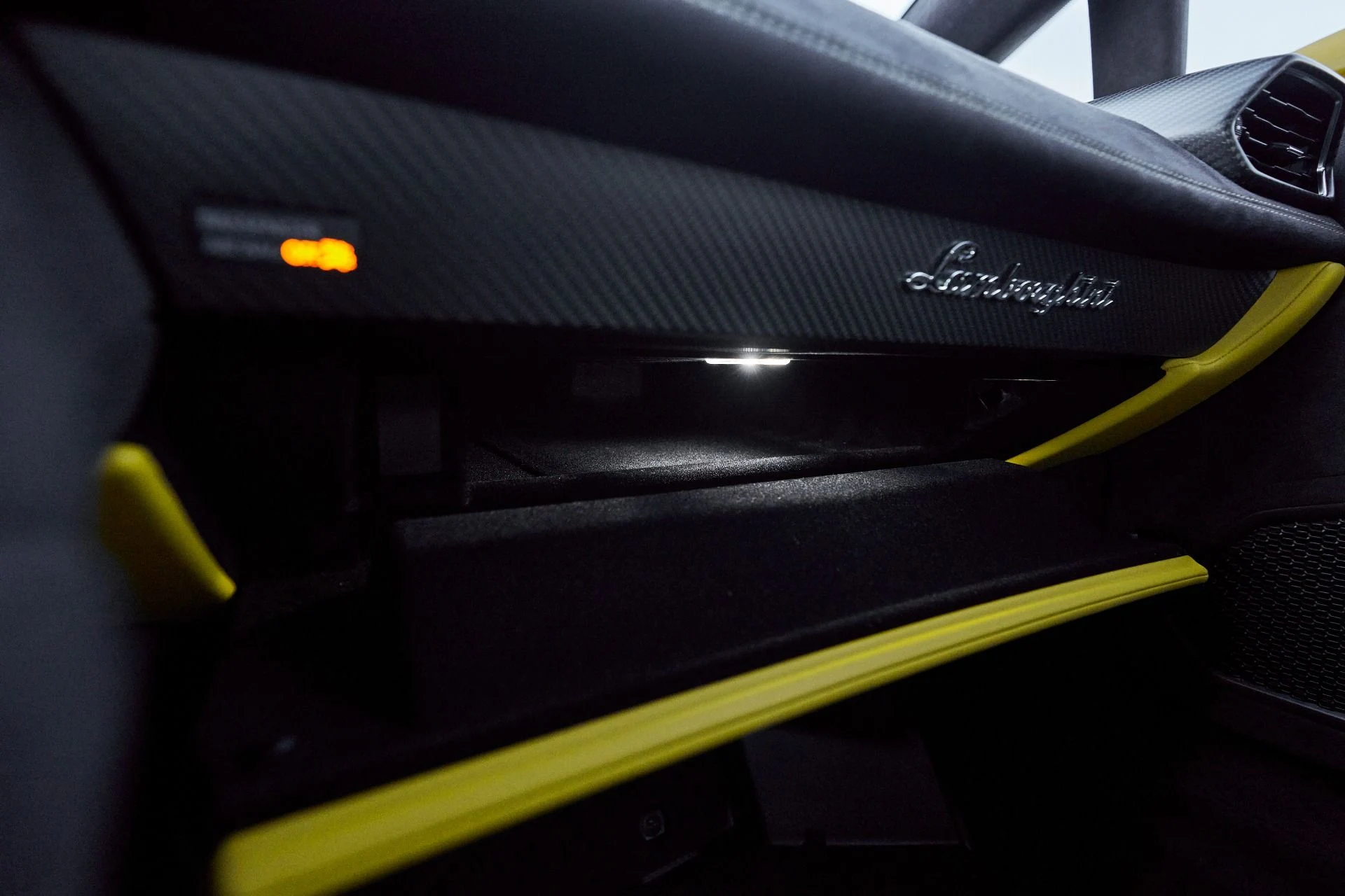 mph073_2451449057_Used_2023_Lamborghini_Huracan_Tecnica_Base_1765333608_5c7df16944