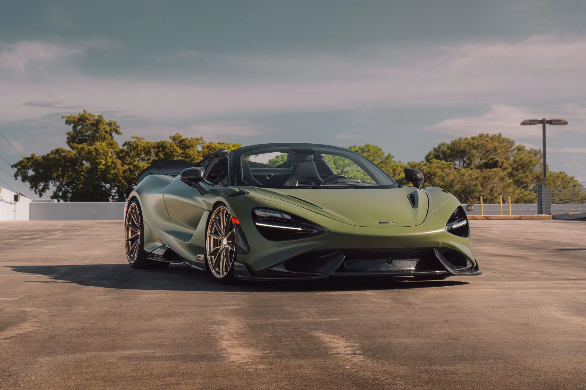 mph073_2485280373_Used_2022_Mc_Laren_765_LT_Spider_MSO_MATTE_URBAN_GREEN_570000_MSRP_50000_in_Tasteful_Mods_1765304765_e27ee3341f