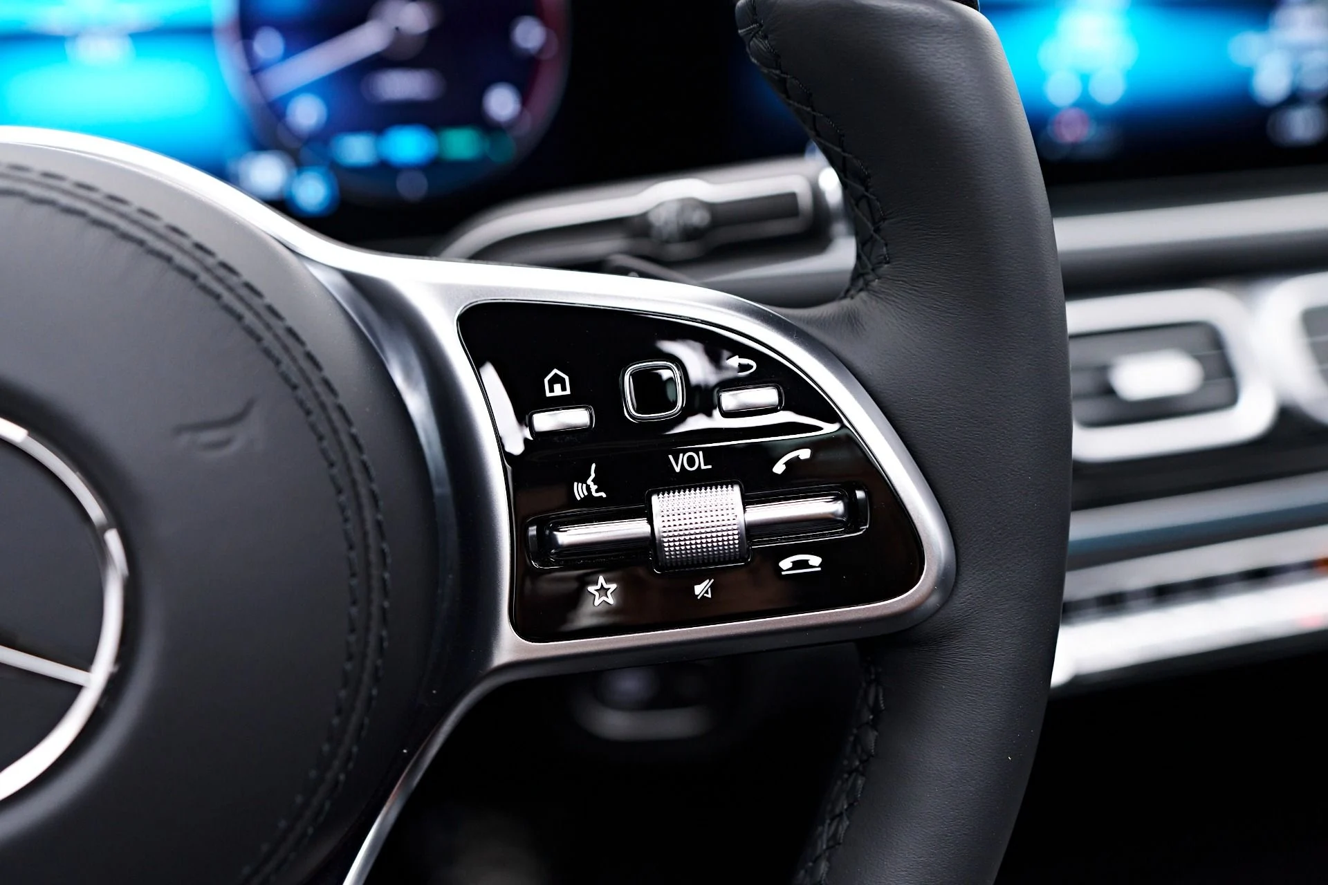 mph073_2527073747_Used_2023_Mercedes_Benz_GLS_Maybach_GLS_600_1762799282_bc6d08afbd