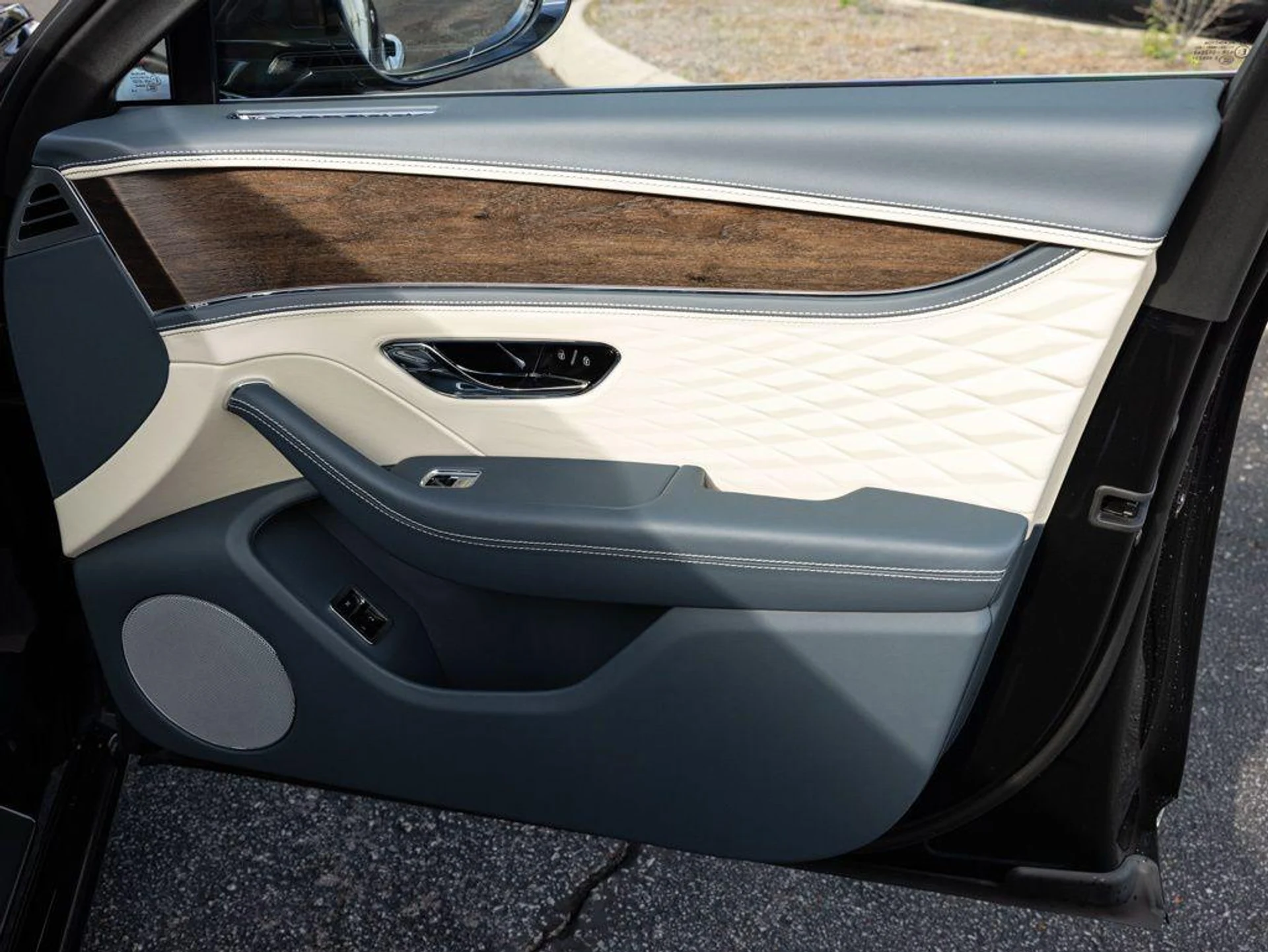 mph073_2537924647_515382885_69f3604e087c98a25cbbb48d_1995f0a527