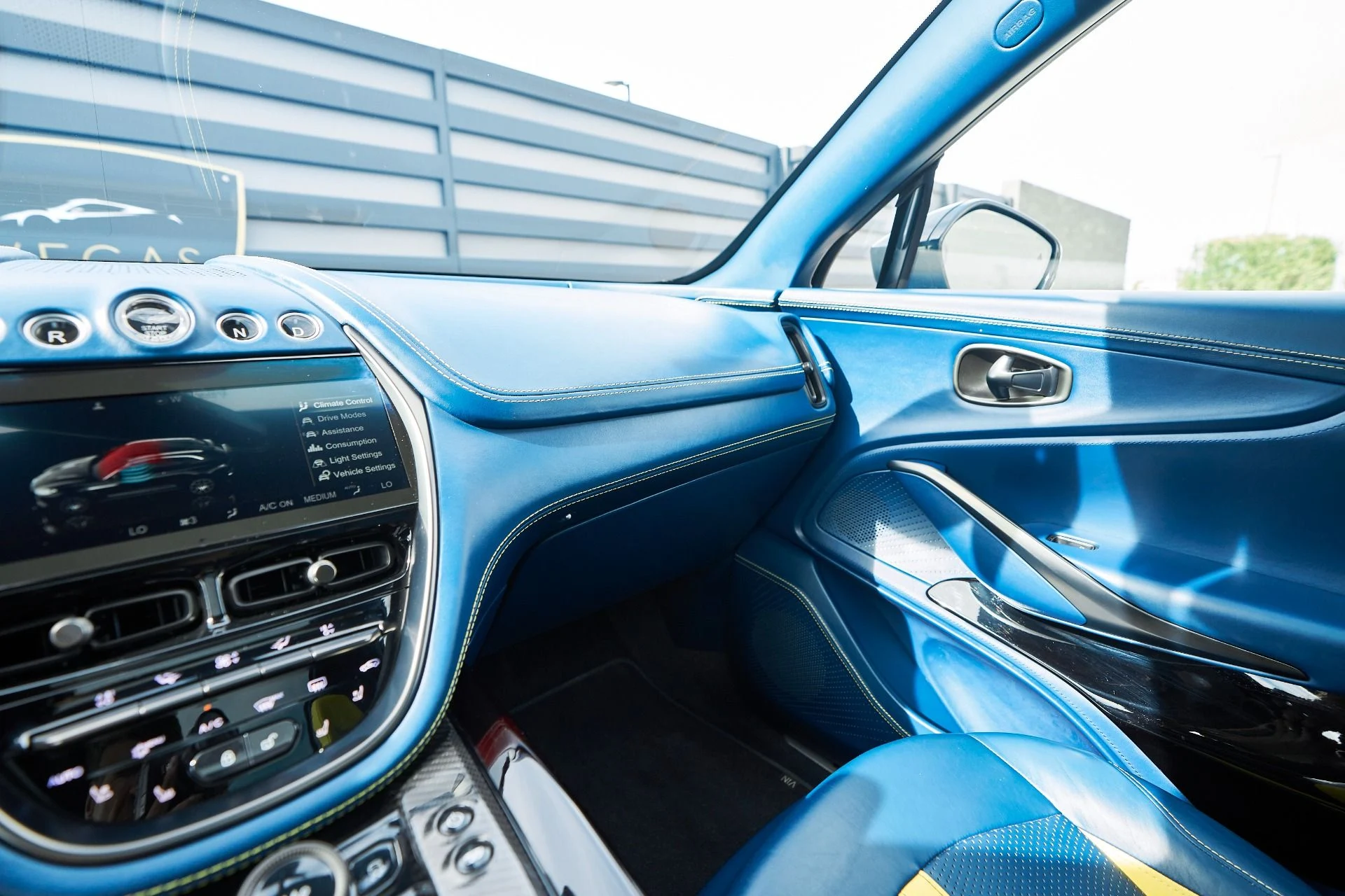 mph073_2634141785_Used_2023_Aston_Martin_DBX_707_1762900449_4bb18d8899