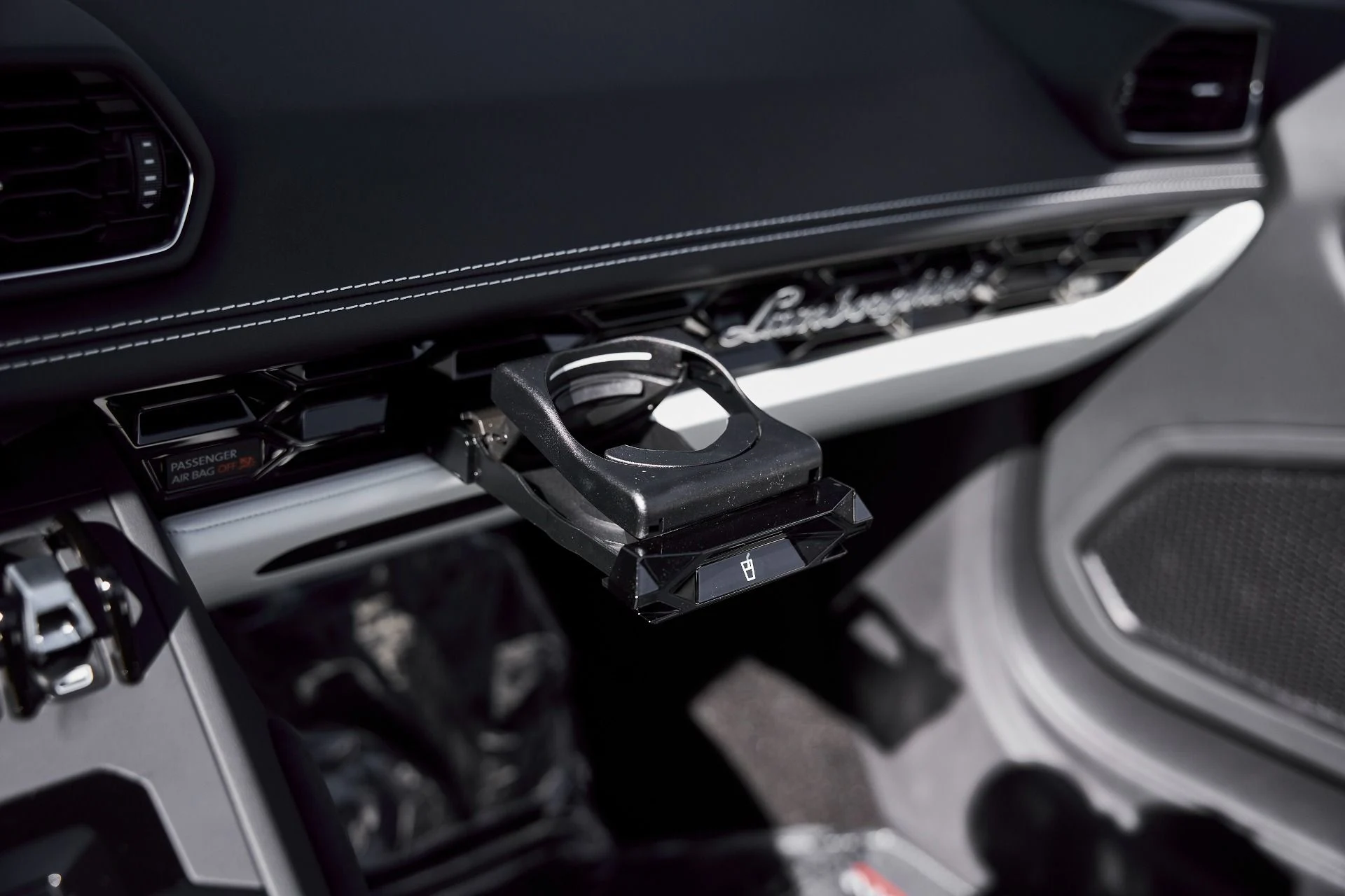 mph073_2705409285_Used_2024_Lamborghini_Huracan_EVO_Base_1771467085_09cceed445