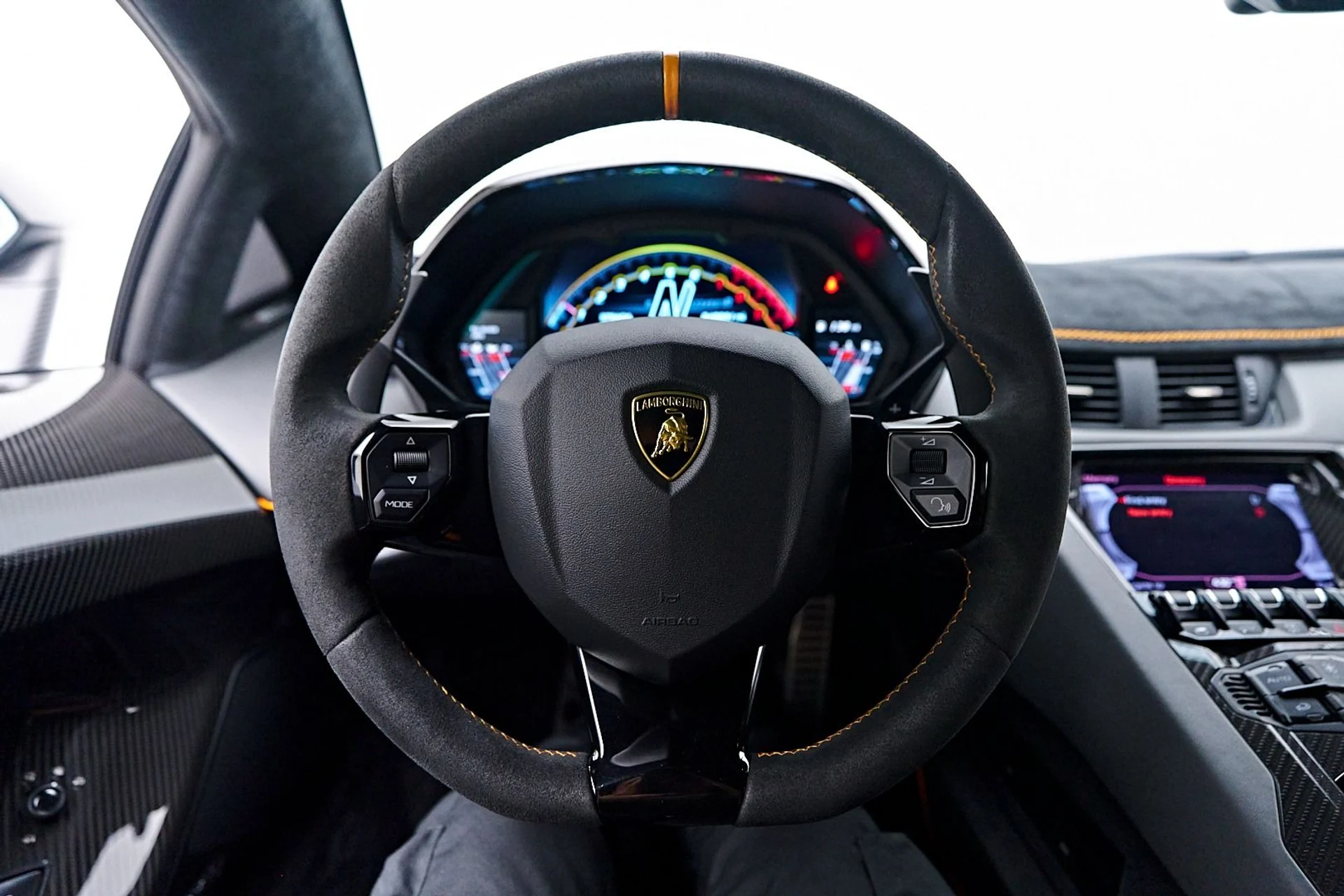 mph073_2717304708_Used_2019_Lamborghini_Aventador_SVJ_Base_1744650749_45ead4b935