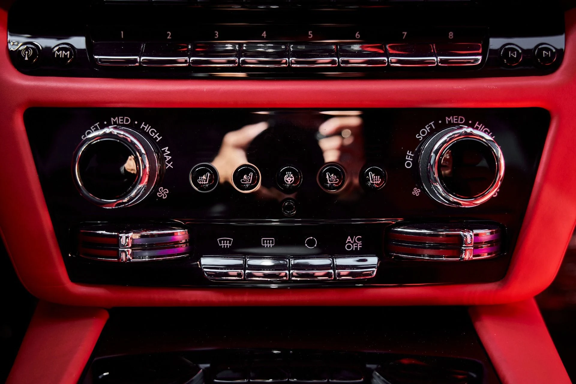 mph073_2732022381_Used_2022_Rolls_Royce_Ghost_Base_1772766104_5f046053b2