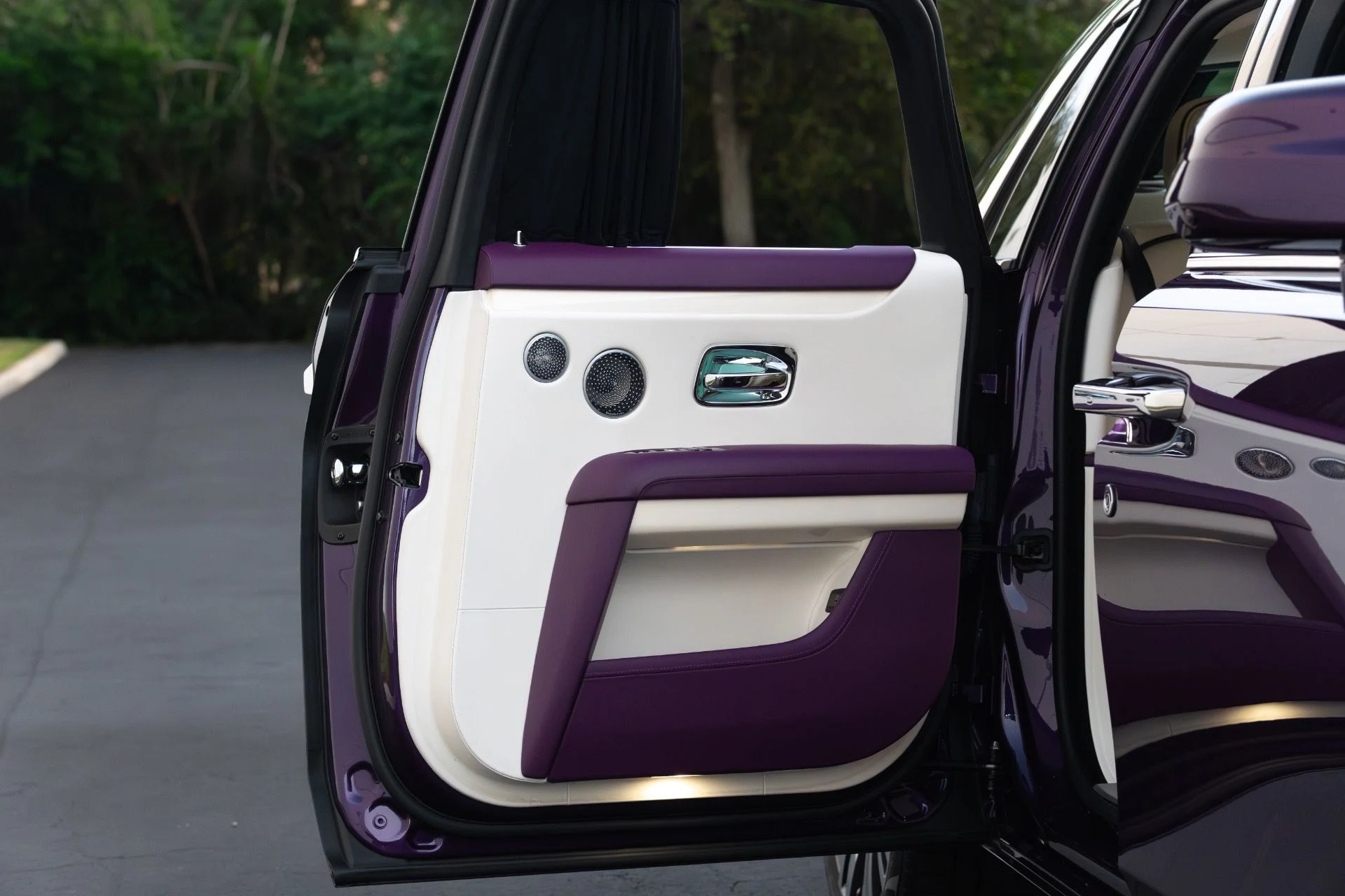 mph073_2956903598_Used_2021_Rolls_Royce_Ghost_1762913749_80e7a20c5a