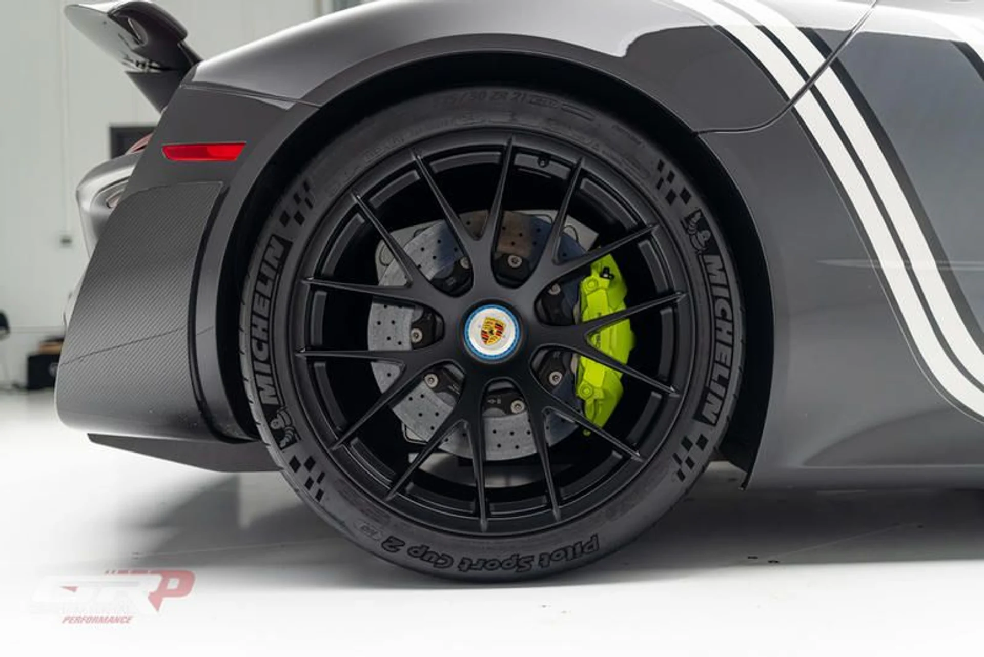 mph073_3035859805_CAE_5_E221_7_E04_418_D_B622_EB_243_FBAD_73_C_2a525e6db5