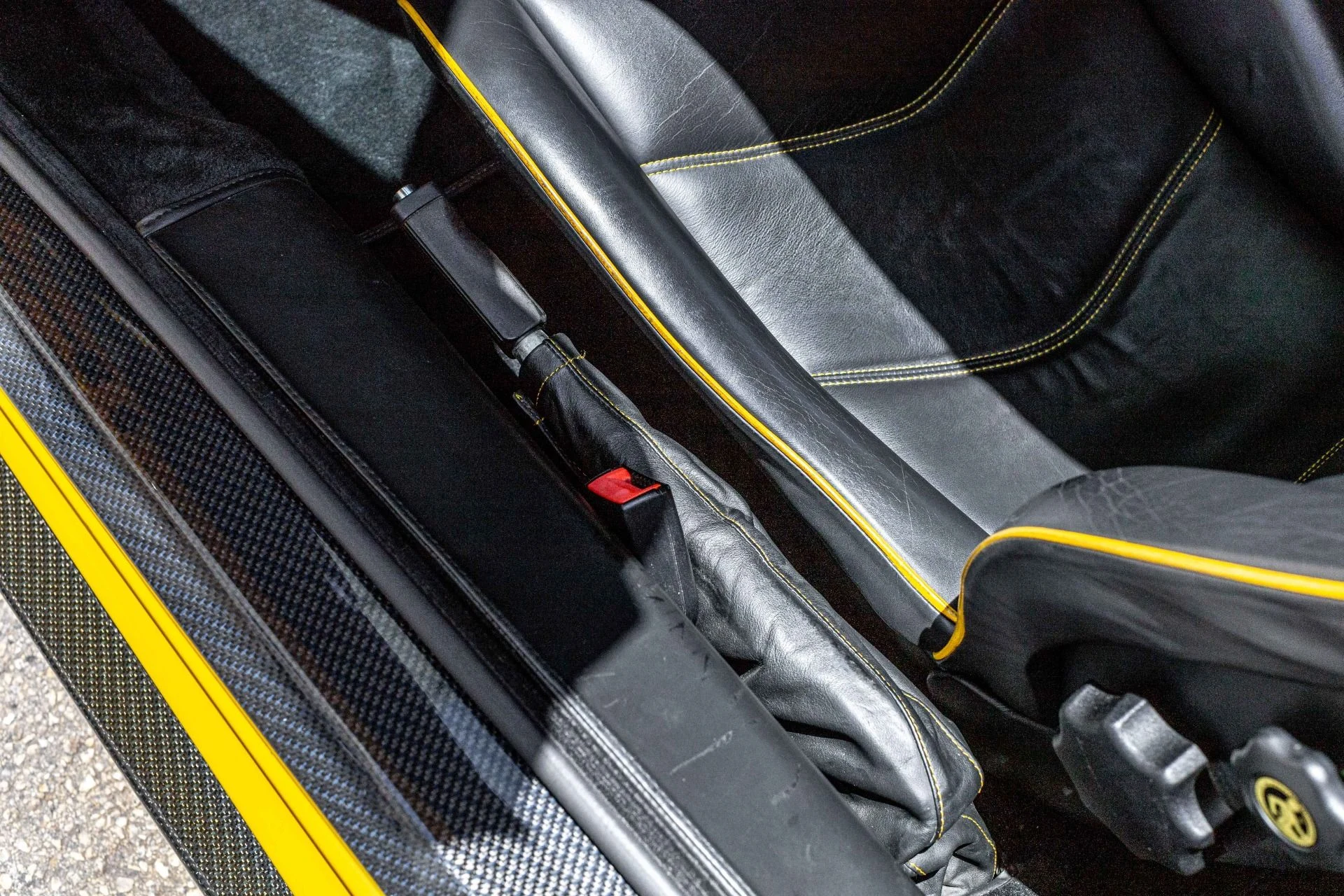 mph073_3051577236_Used_2001_Lamborghini_Diablo_VT_IMMACULATE_CONDITION_W_EXTENSIVE_CARBON_19_K_SERVICE_PERFORMED_1659125252_074b29b207