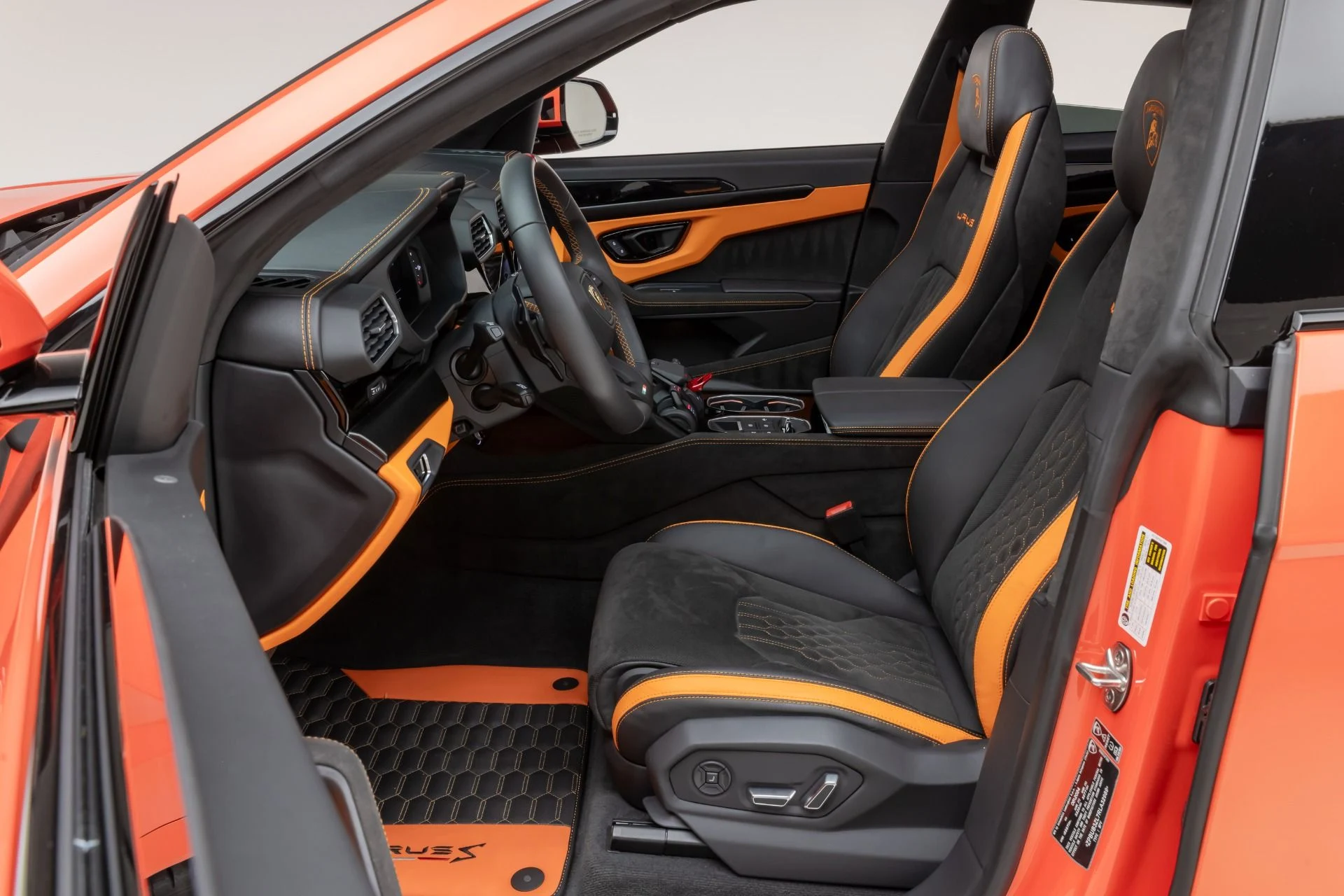 mph073_3076957268_Used_2024_Lamborghini_Urus_S_1766449487_ab676b5b7a