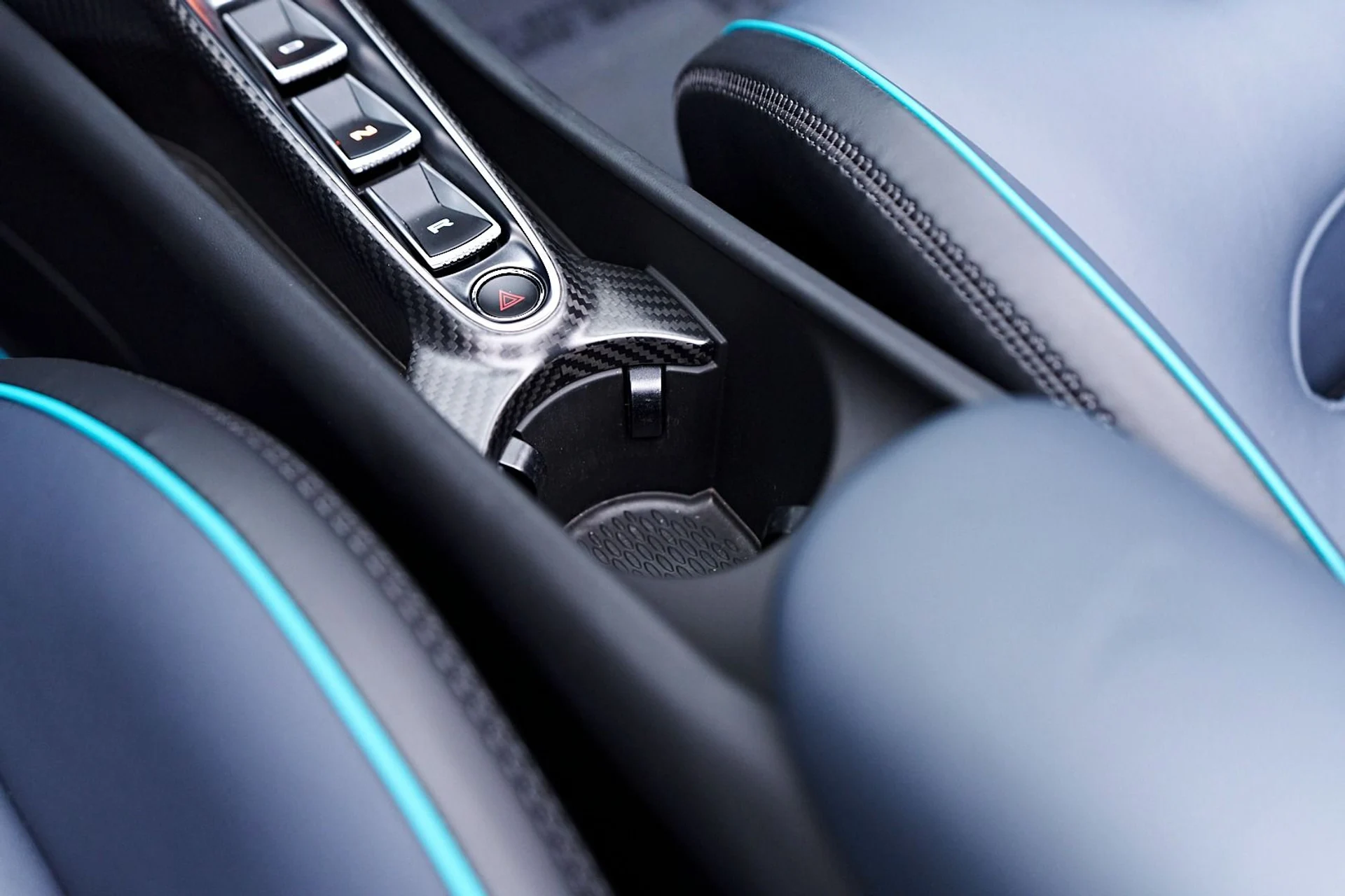 mph073_3133185543_Used_2025_Mc_Laren_Artura_Tech_Lux_1745952984_f18a141553