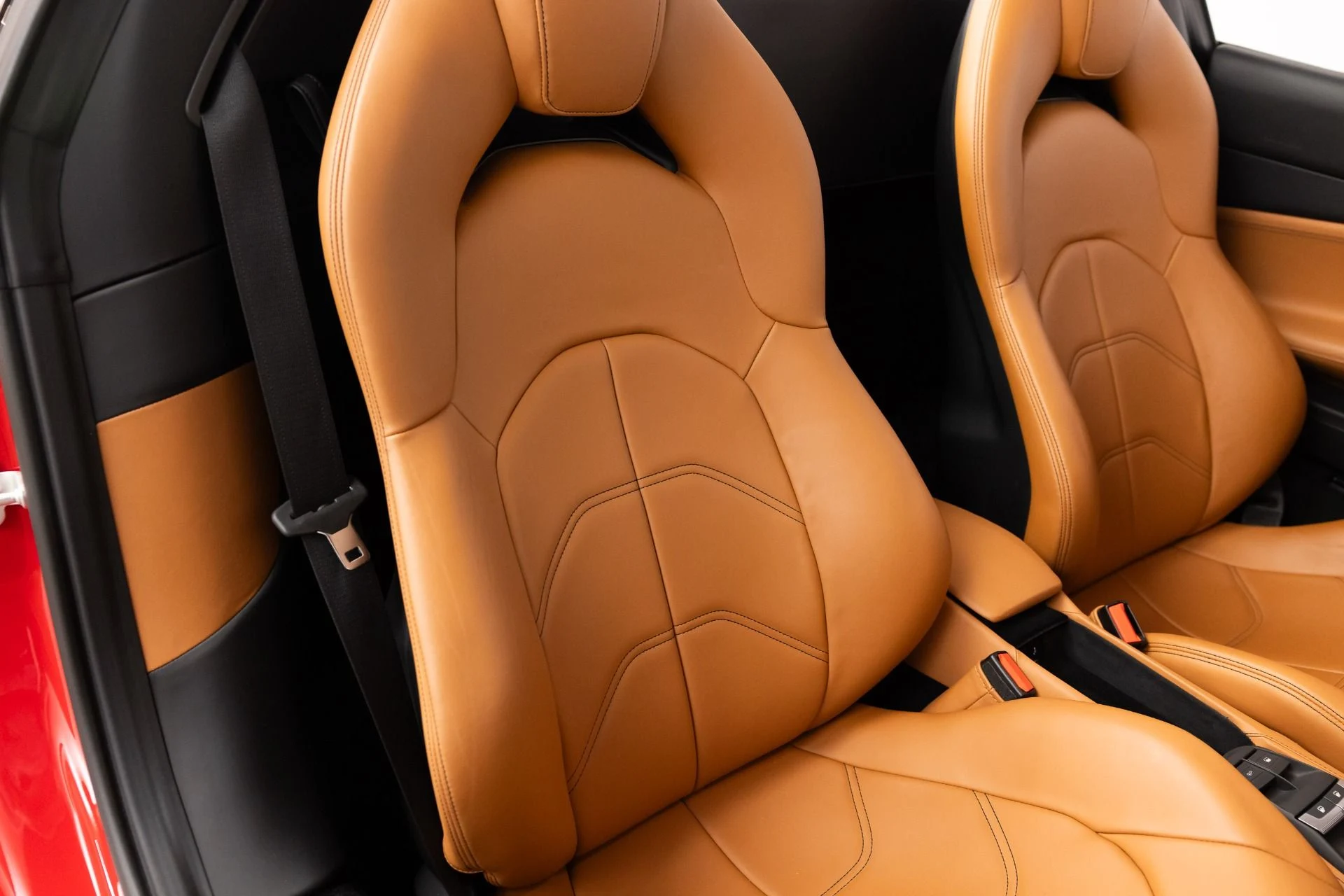 mph073_3166755222_Used_2019_Ferrari_488_Spider_1787231247_7c6fff848e