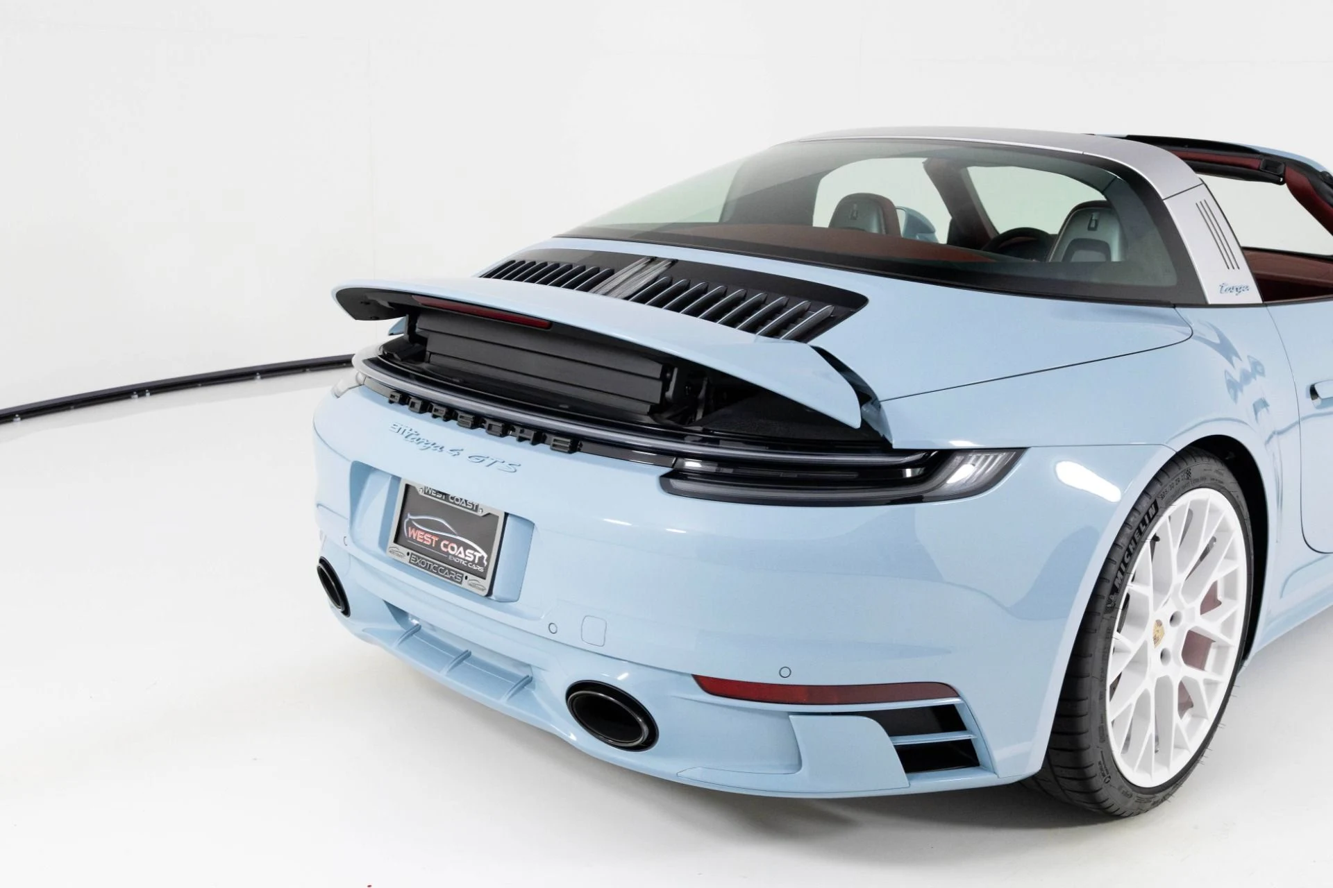 mph073_3304525077_Used_2023_Porsche_911_Targa_4_GTS_1762298470_ab7662b2f4