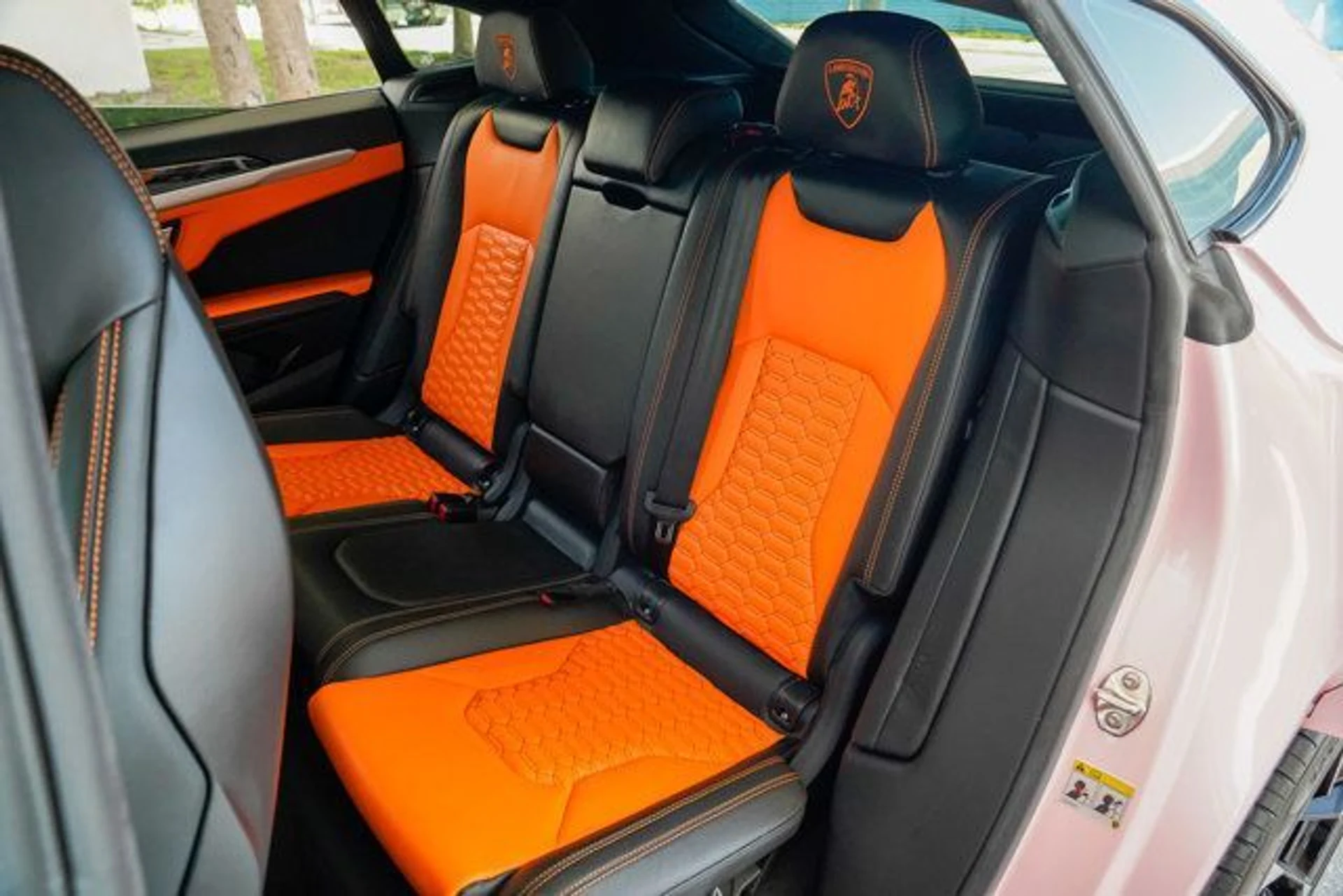 mph073_3324618749_used_2021_lamborghini_urus_awd_14354_22713615_74_640_150318b19d