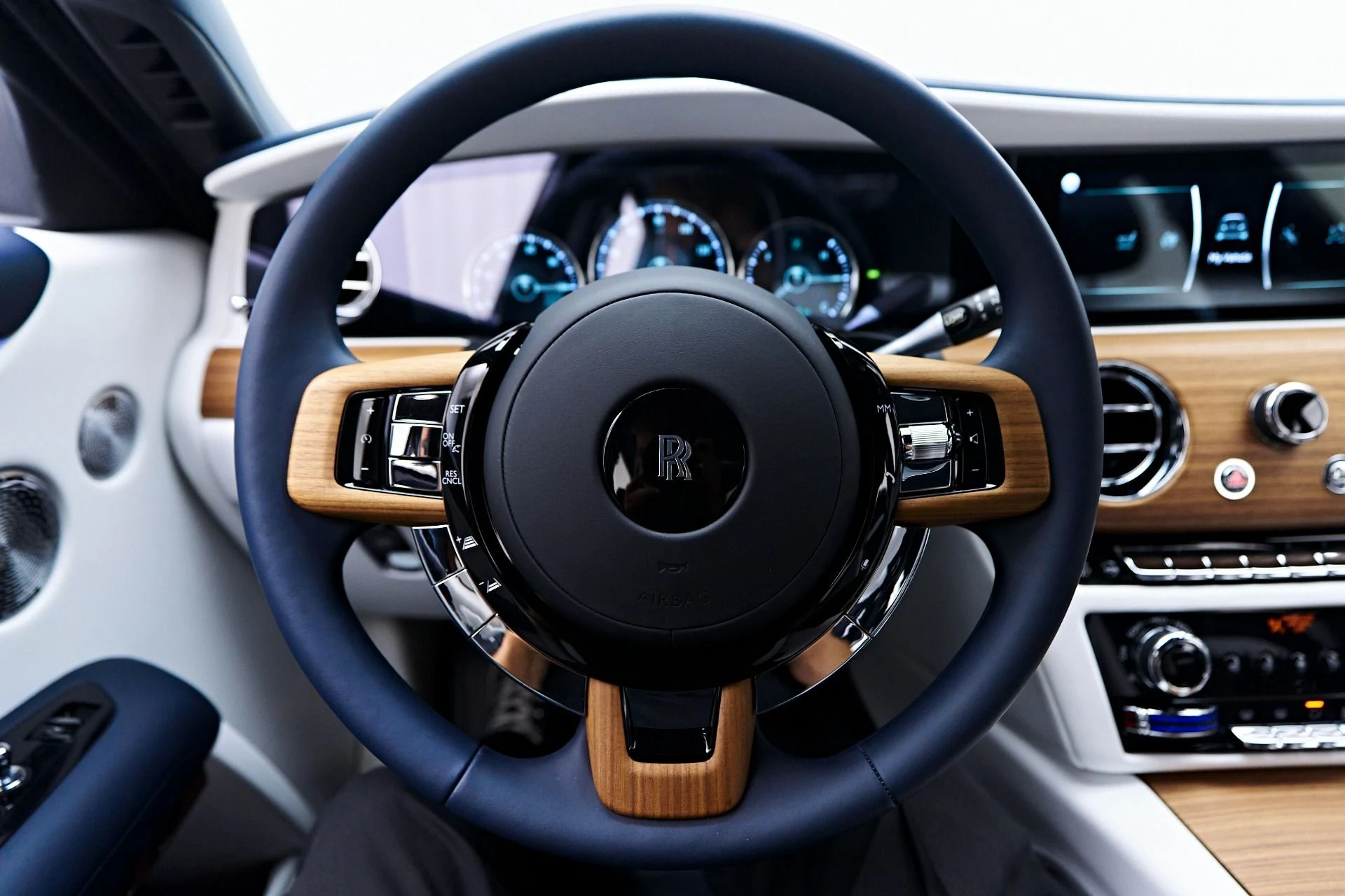 mph073_3345673707_Used_2023_Rolls_Royce_Ghost_1755200436_41874104b4