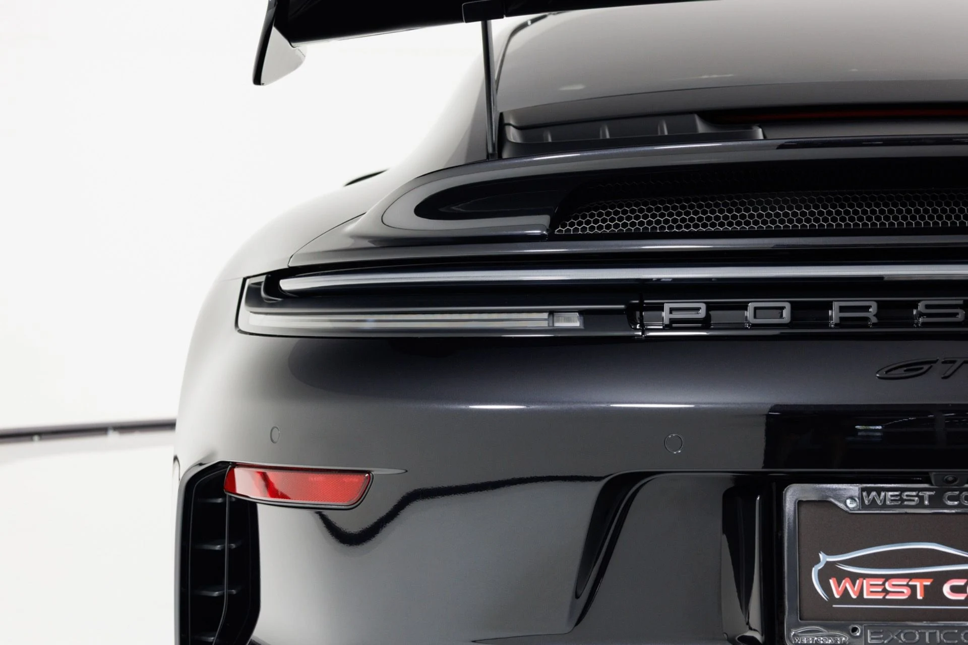 mph073_3380395172_Used_2025_Porsche_911_GT_3_1777072064_8d1122d4ca