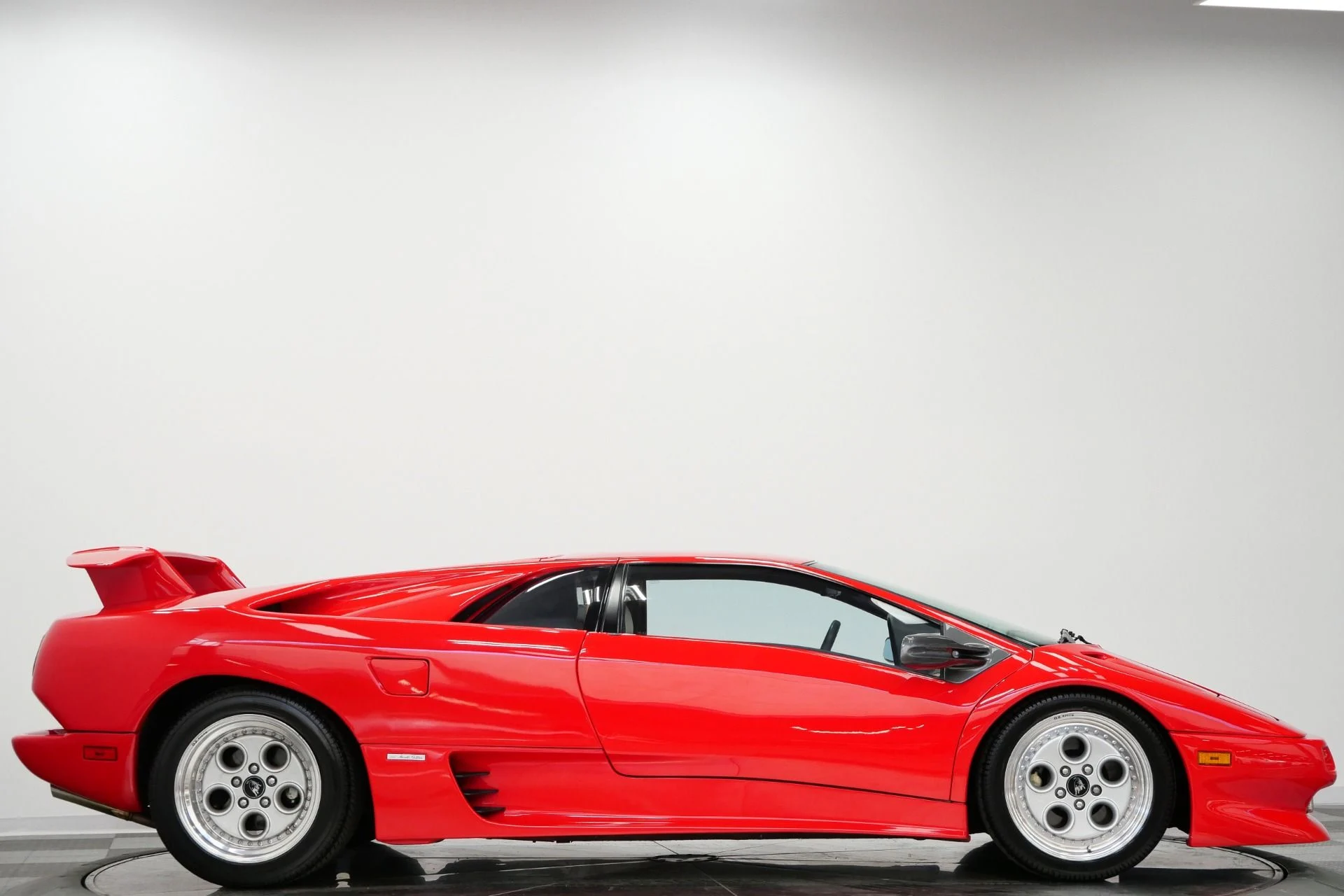 mph073_3469098925_Used_1991_Lamborghini_Diablo_Extremely_Low_Miles_Collector_Grade_1787850744_12214331eb