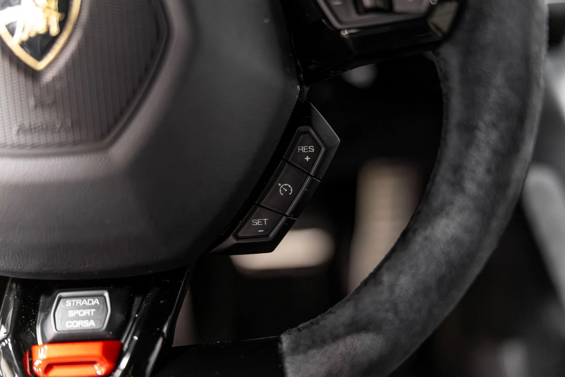 mph073_3494767729_Used_2017_Lamborghini_Huracan_1765410503_3ec5d87a4a