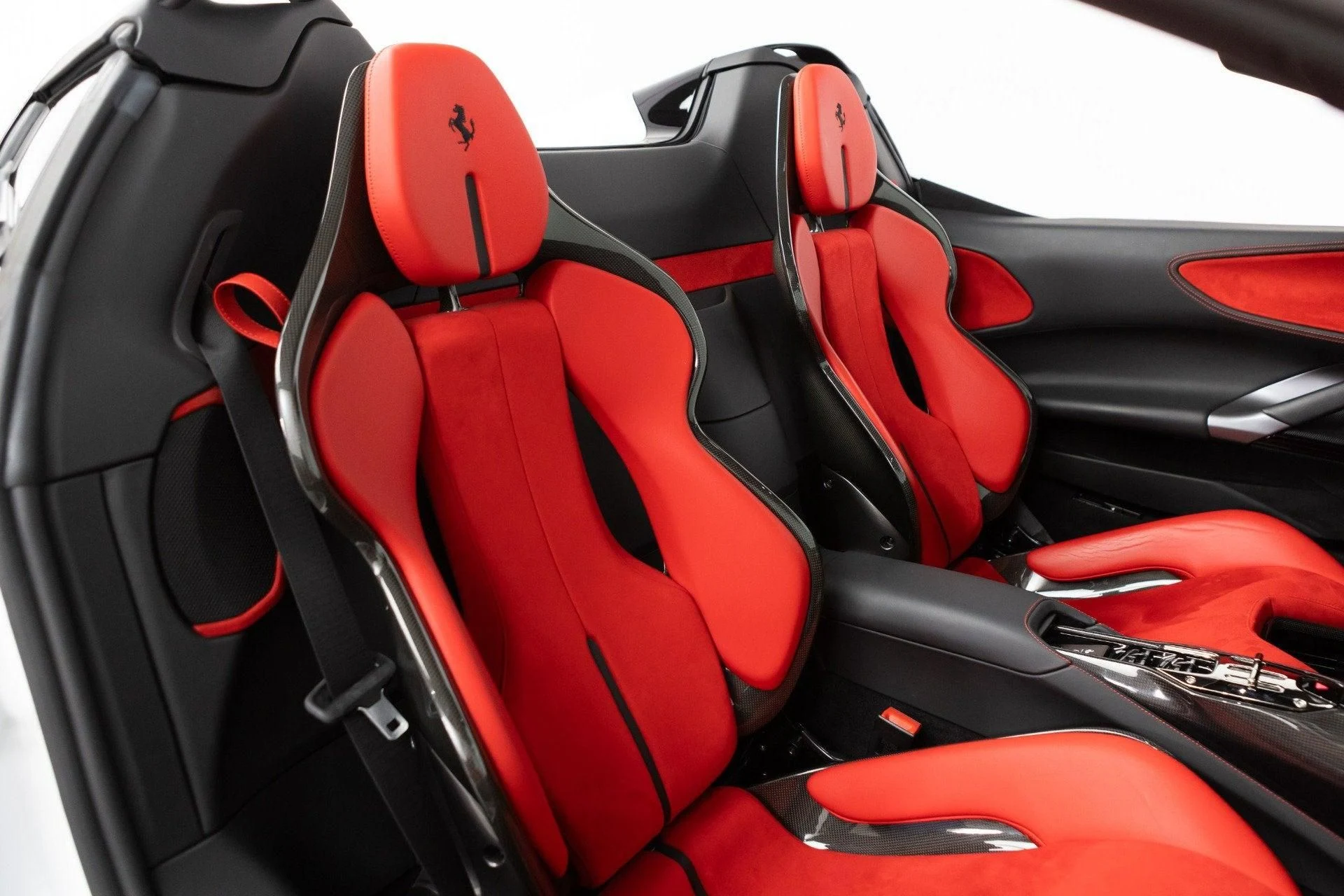 mph073_3544231943_Used_2022_Ferrari_SF_90_Spider_1777382790_1e173c84bd