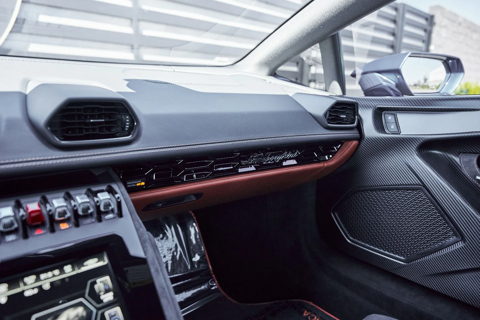 mph073_361669528_Used_2024_Lamborghini_Huracan_Tecnica_Base_1773278531_a22986d2fe