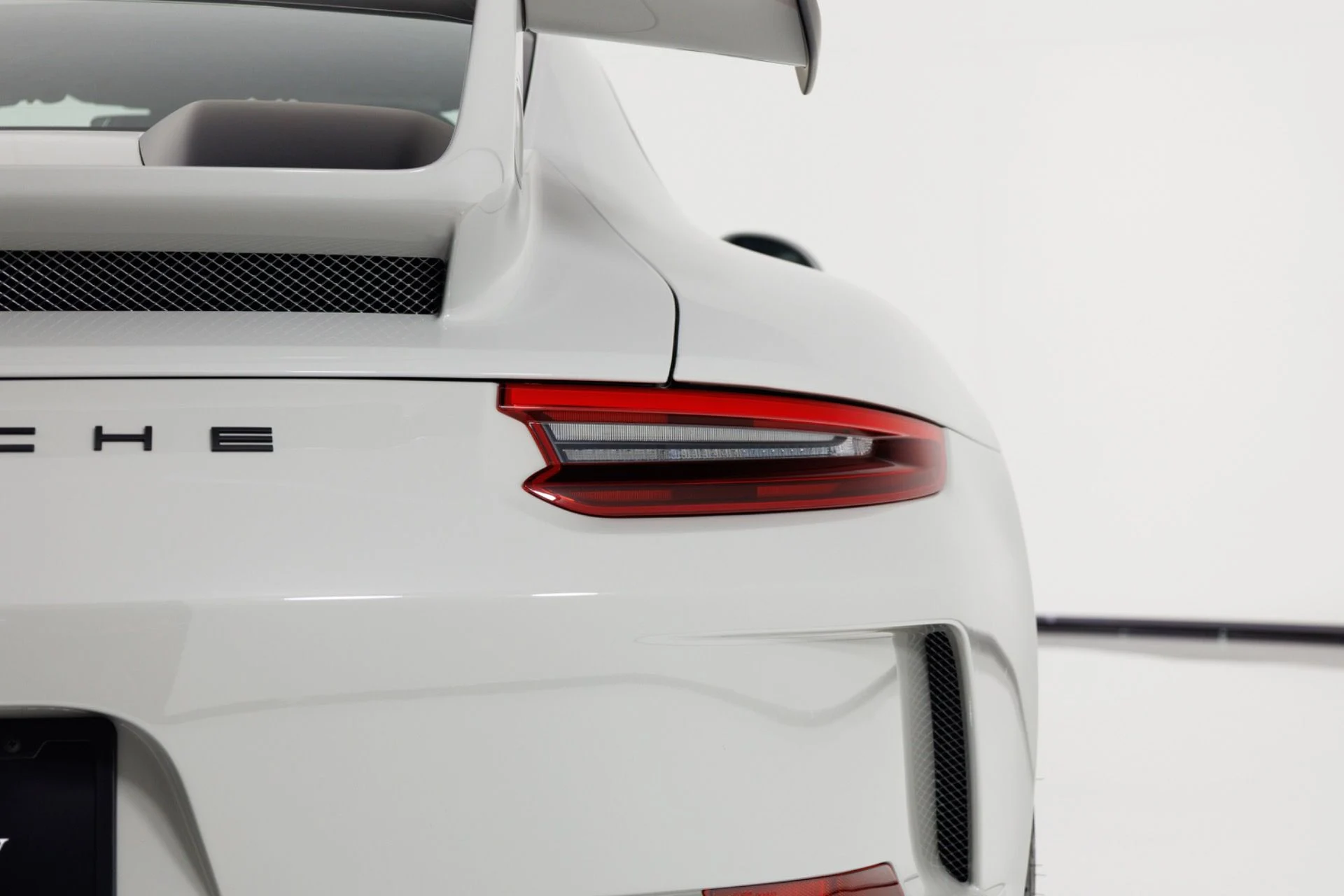 mph073_3651216366_Used_2018_Porsche_911_GT_3_1782944839_87fcac5b5b