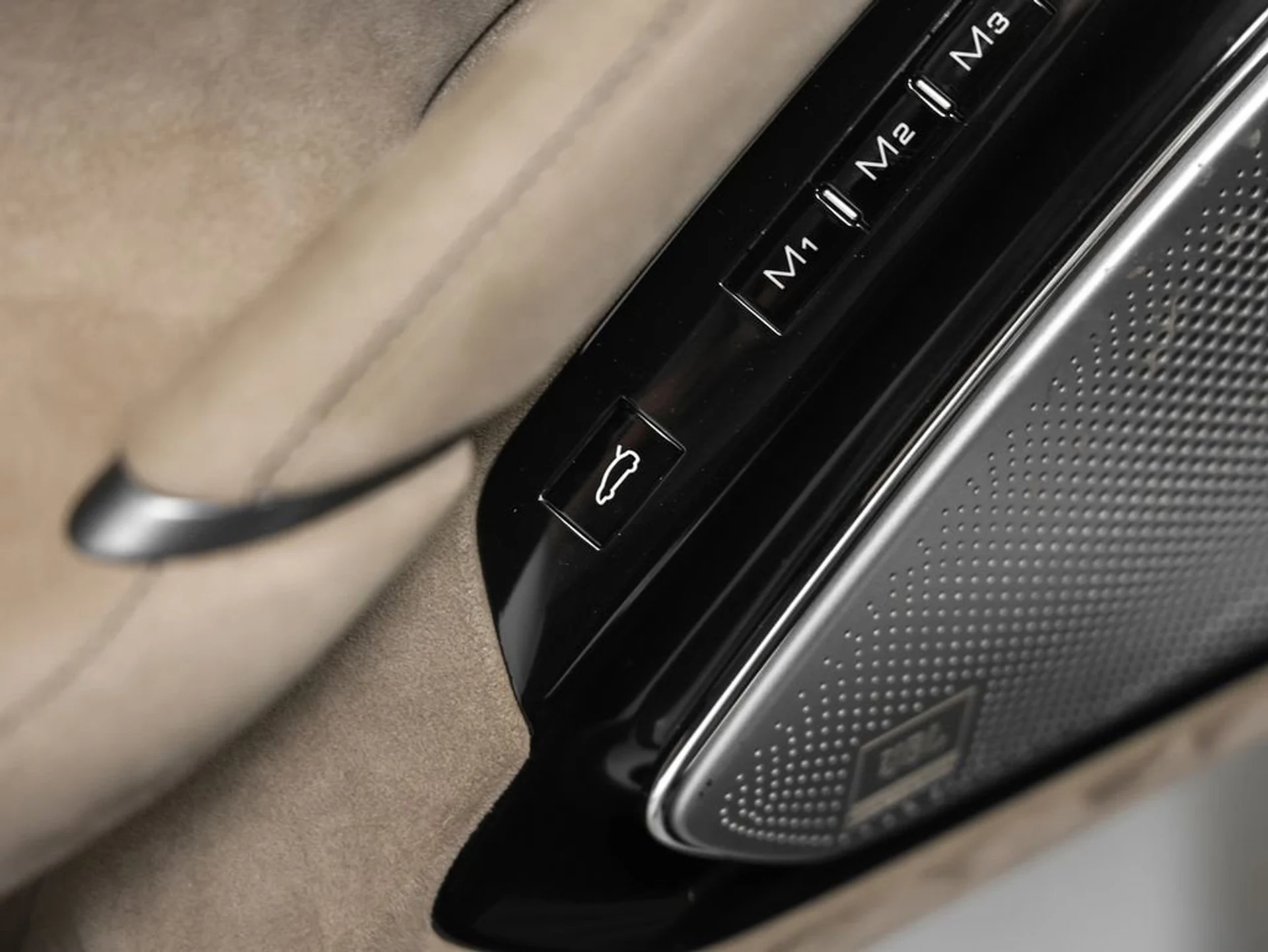 mph073_3793618501_74_a0abed3a2a