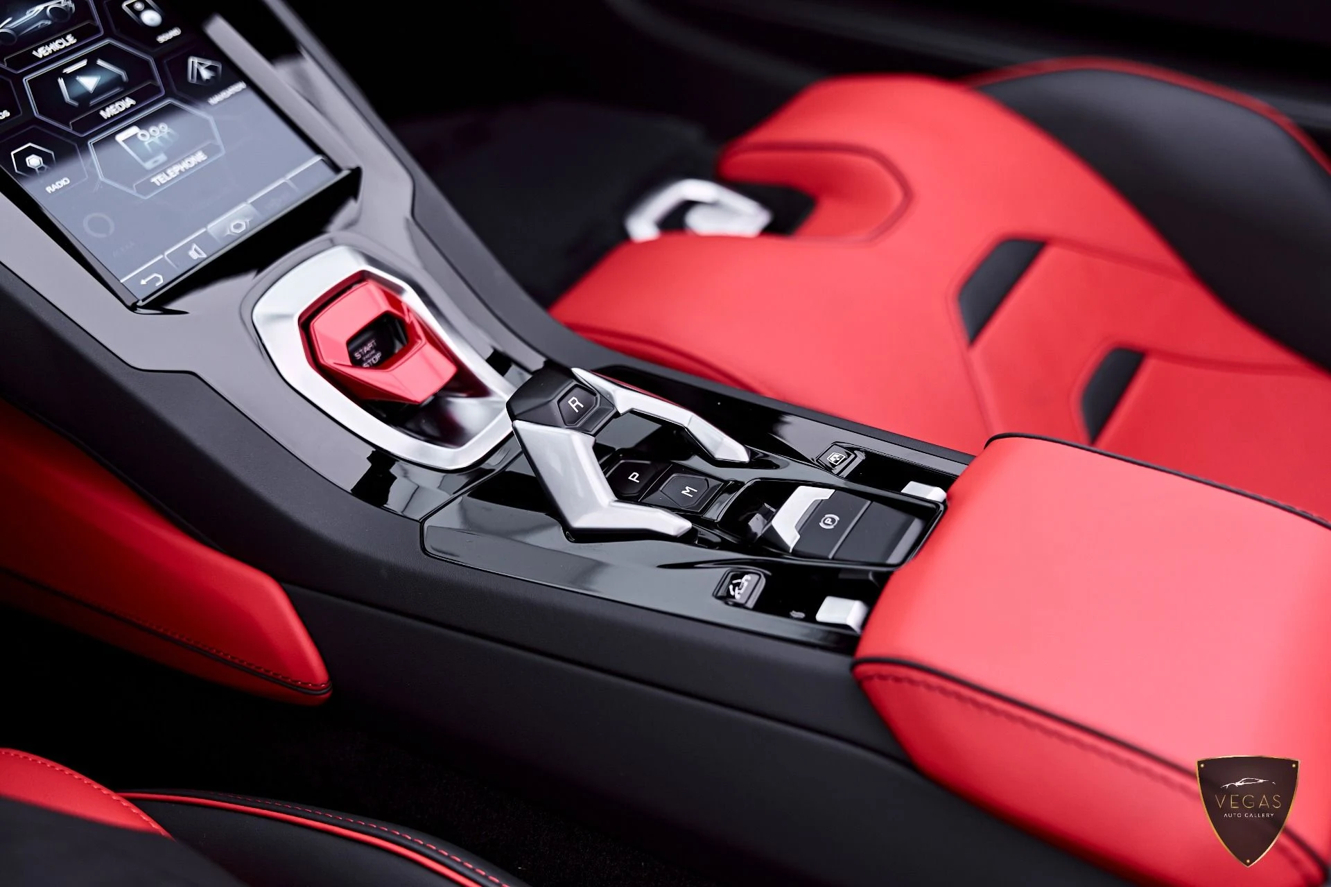 mph073_3988395315_Used_2024_Lamborghini_Huracan_EVO_Base_1783505205_cad9ffb503