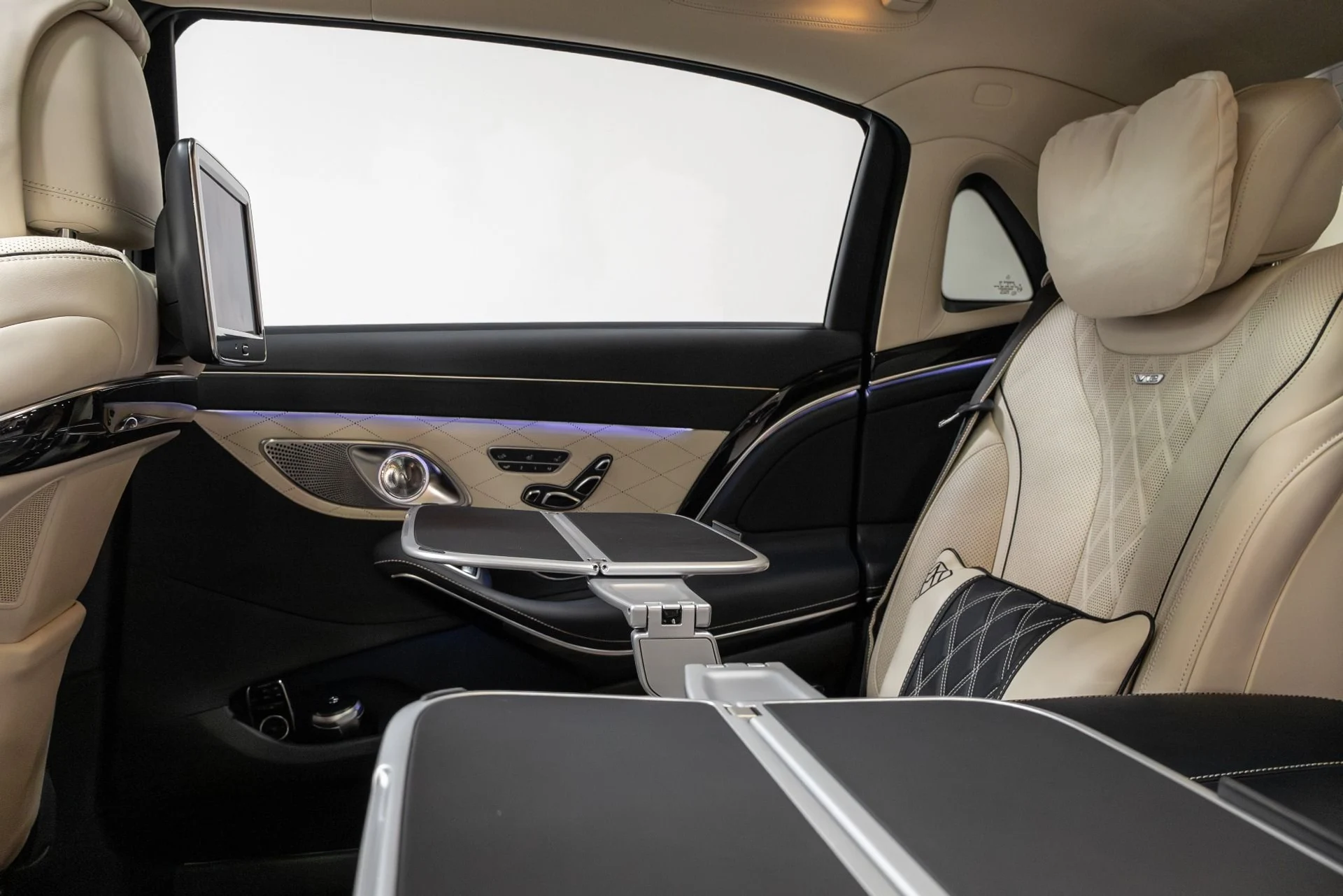 mph073_3999396081_Used_2016_Mercedes_Benz_S_Class_Maybach_S_600_1763586066_b21ac8722b