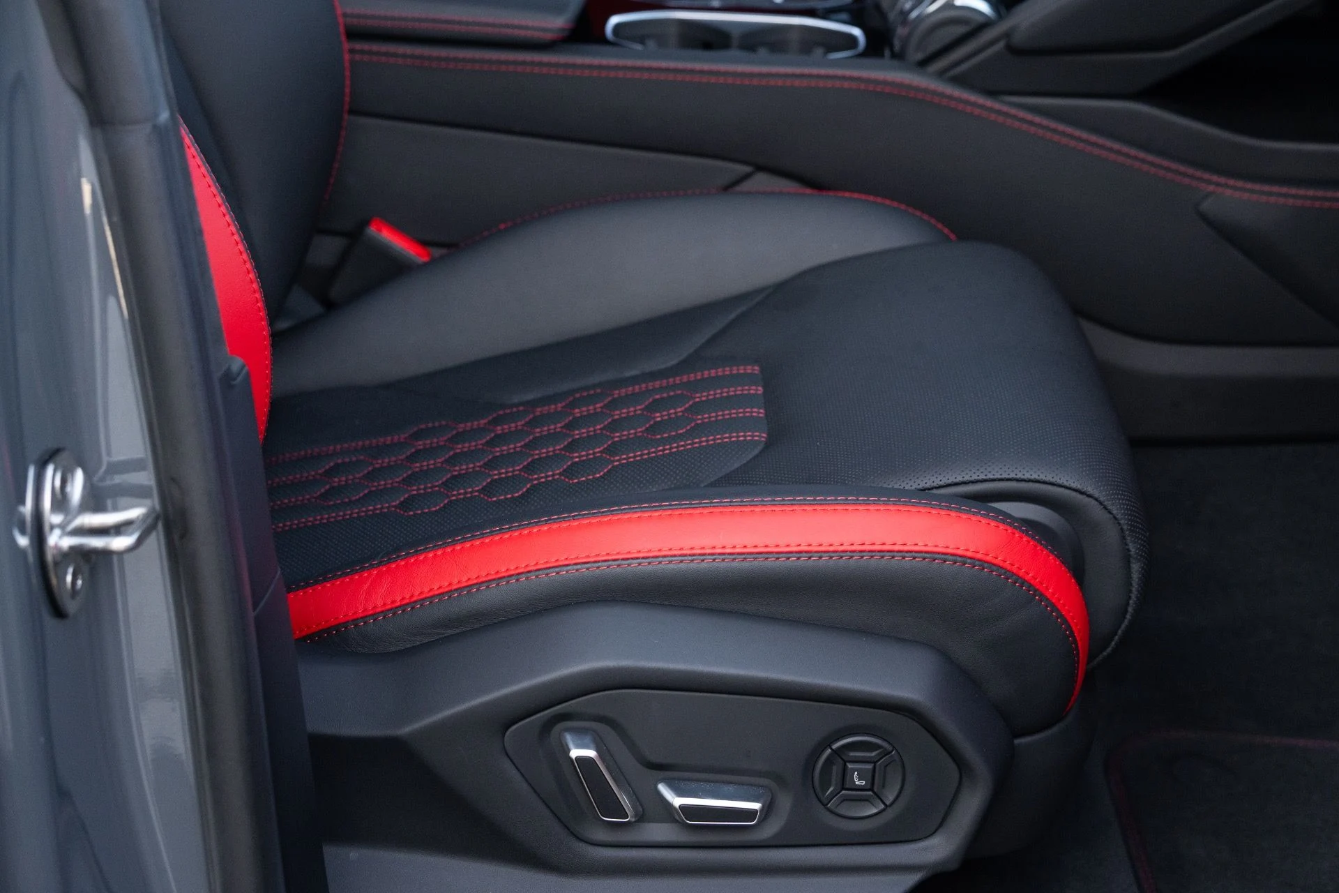 mph073_4020969808_Used_2024_Lamborghini_Urus_S_1781216022_4789036af8