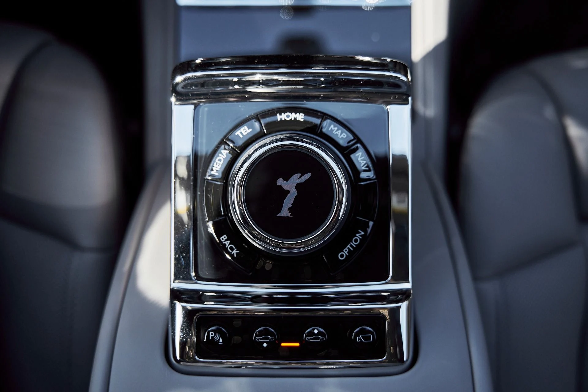 mph073_4055966354_Used_2025_Rolls_Royce_Phantom_Base_1769481019_c7bc5b6045